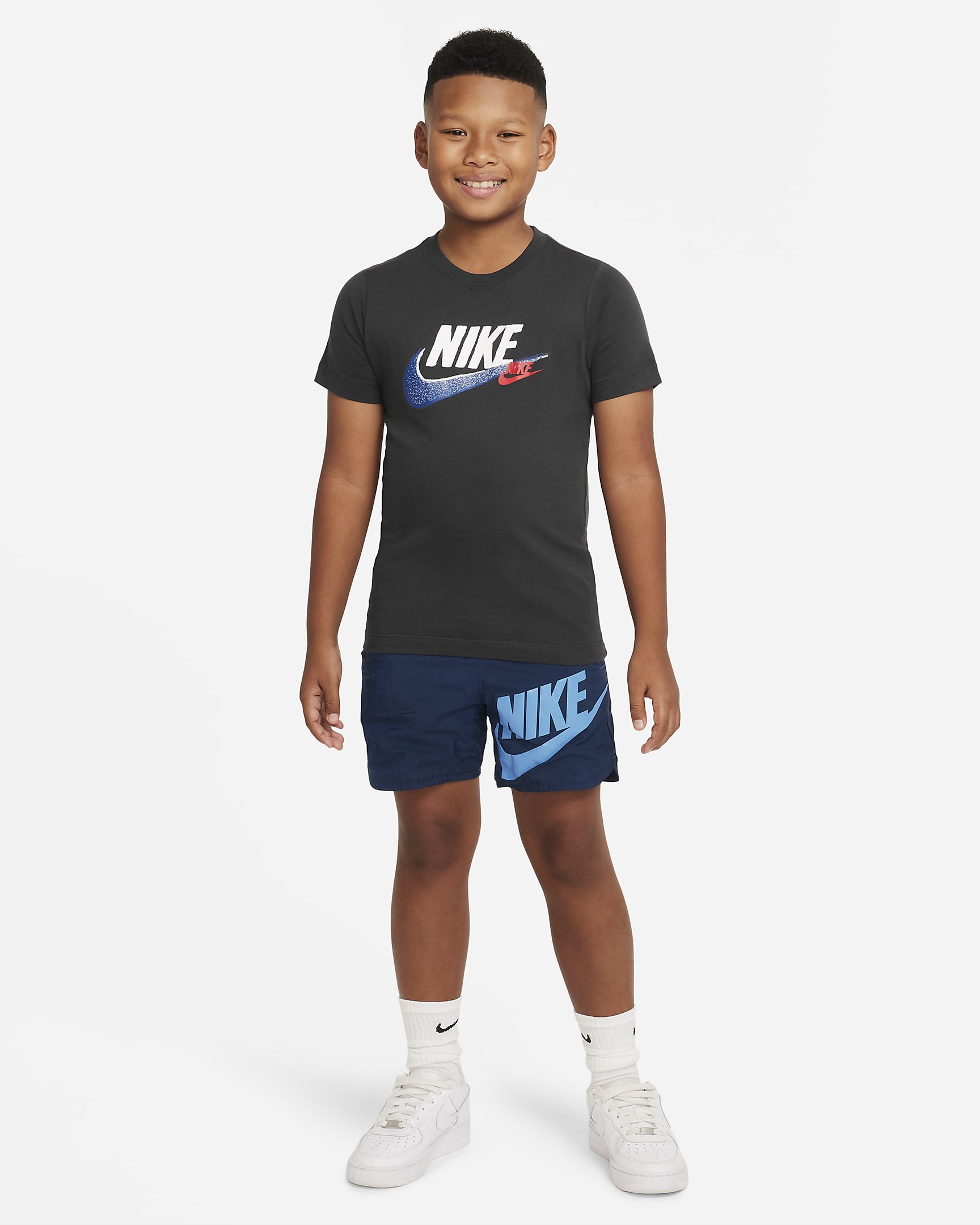 Nike Sportswear Standard Issue Older Kids' (Boys') T-shirt. Nike SK