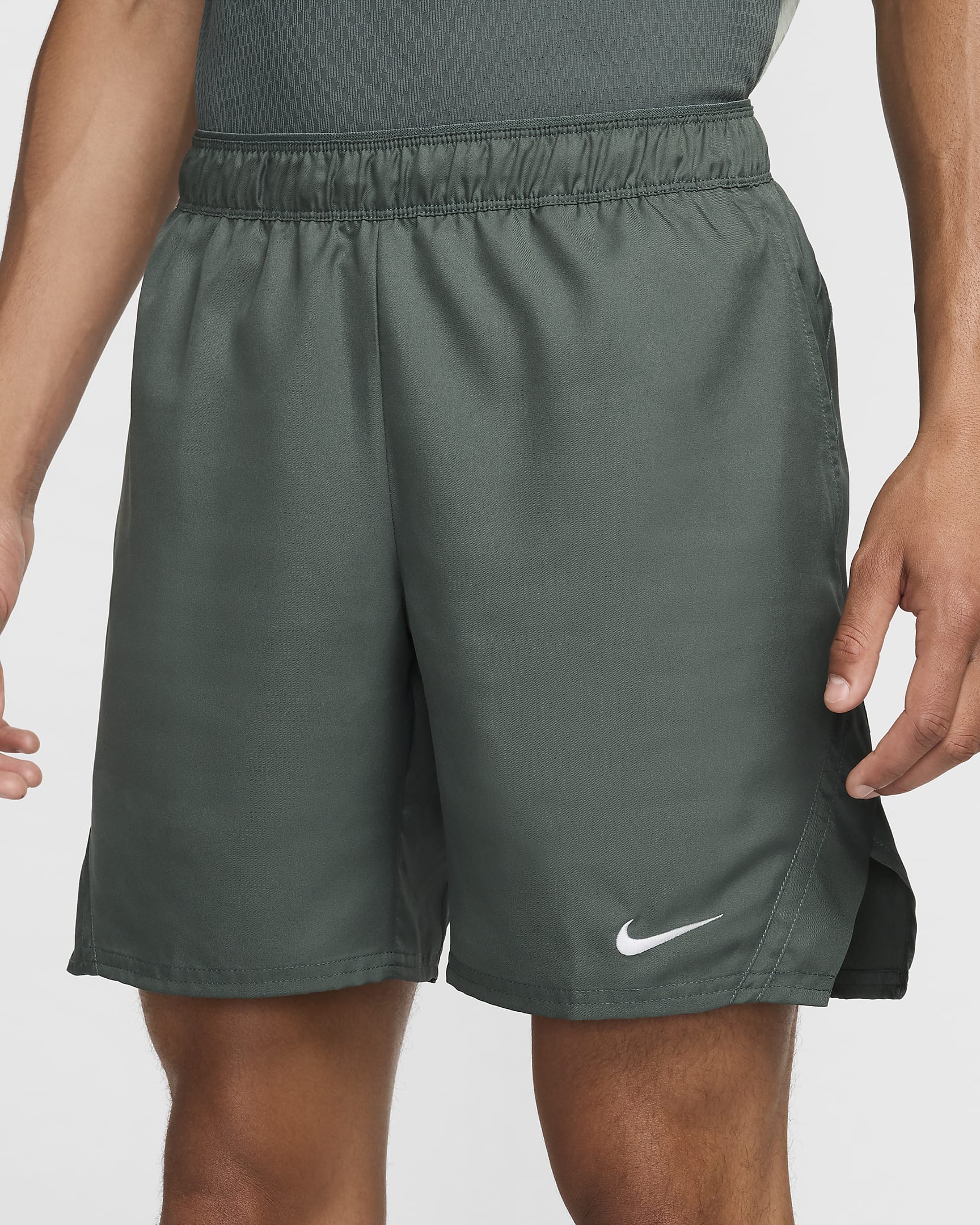 NikeCourt Victory Dri-FIT-tennisshort (18 cm) til mænd - Vintage Green/hvid