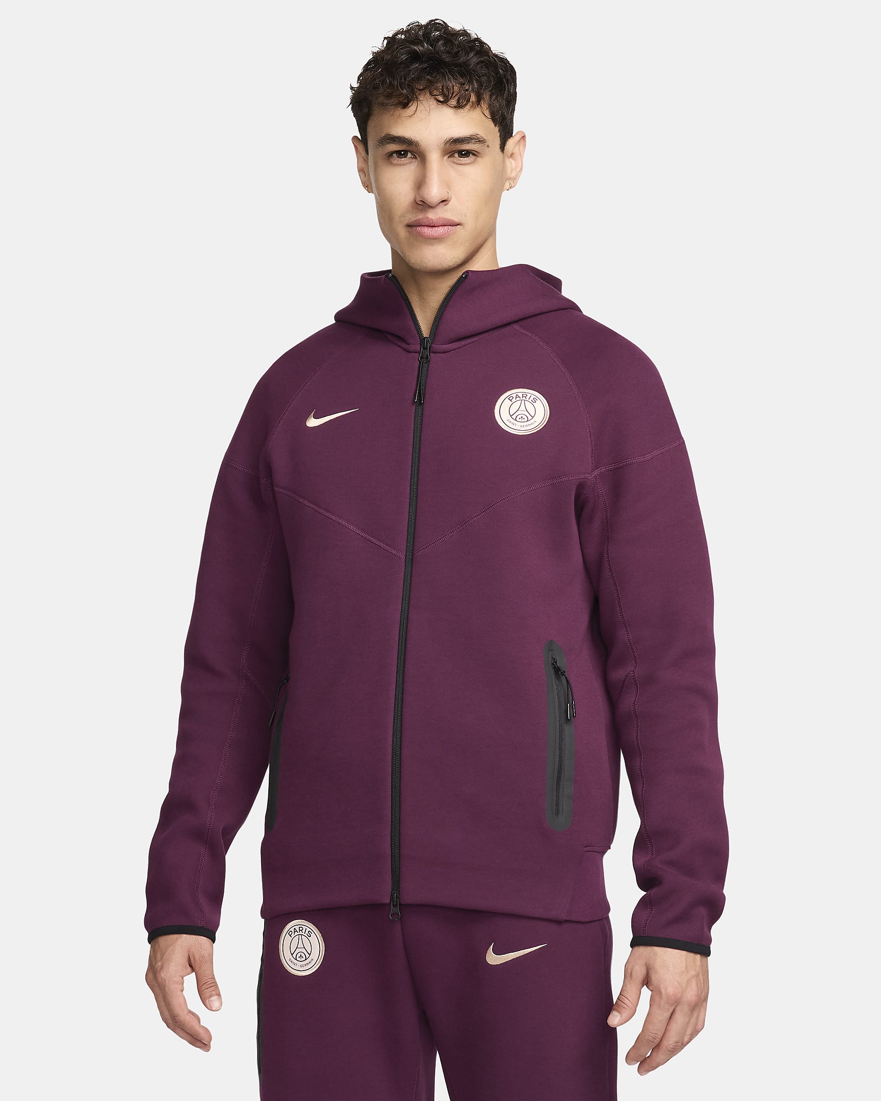 Paris Saint-Germain Tech Fleece Windrunner Nike Soccer hosszú cipzáras, kapucnis férfipulóver - Bordeaux/Guava Ice