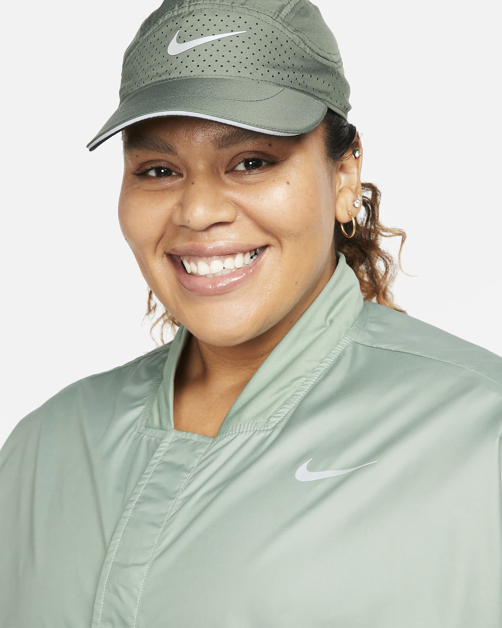 Nike Swoosh Run Women's Running Jacket (Plus Size).