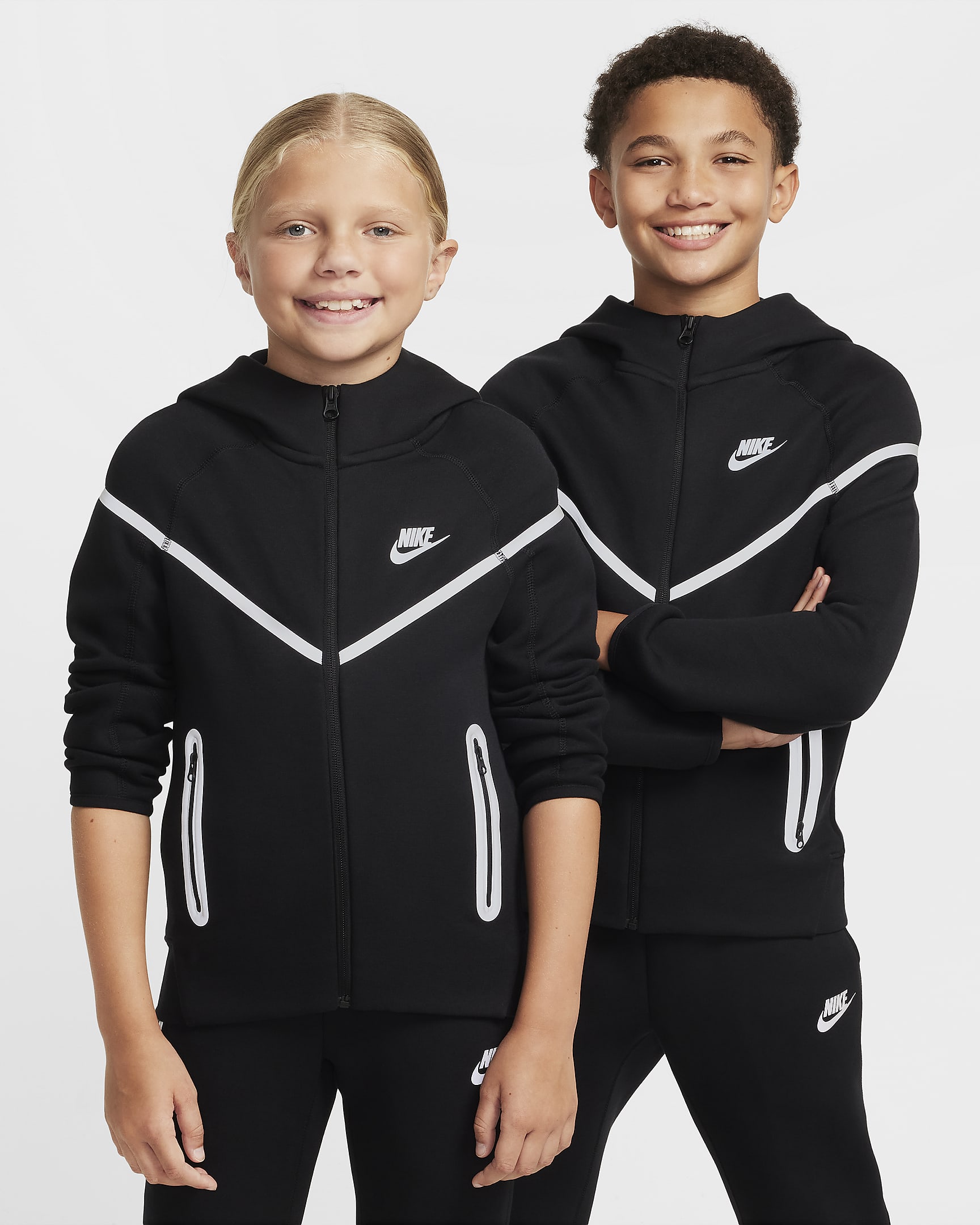 Felpa con cappuccio e zip a tutta lunghezza dal design rifrangente Nike Sportswear Tech Fleece – Ragazzo/a - Nero