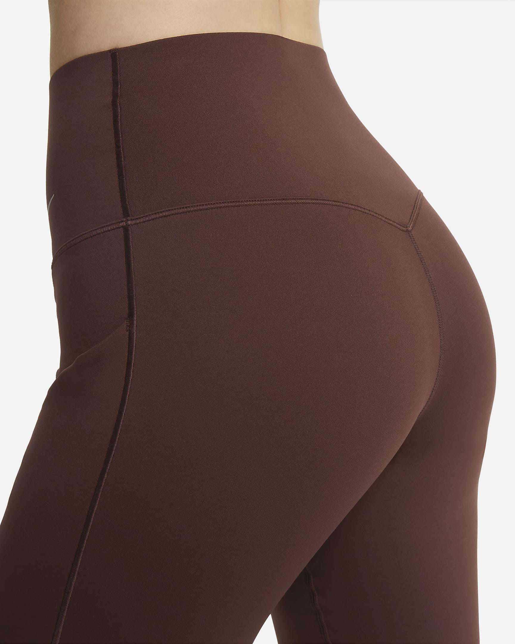 Shorts de ciclismo con bolsillos de 20 cm de tiro alto y media sujeción para mujer Nike Universa - Tierra/Negro