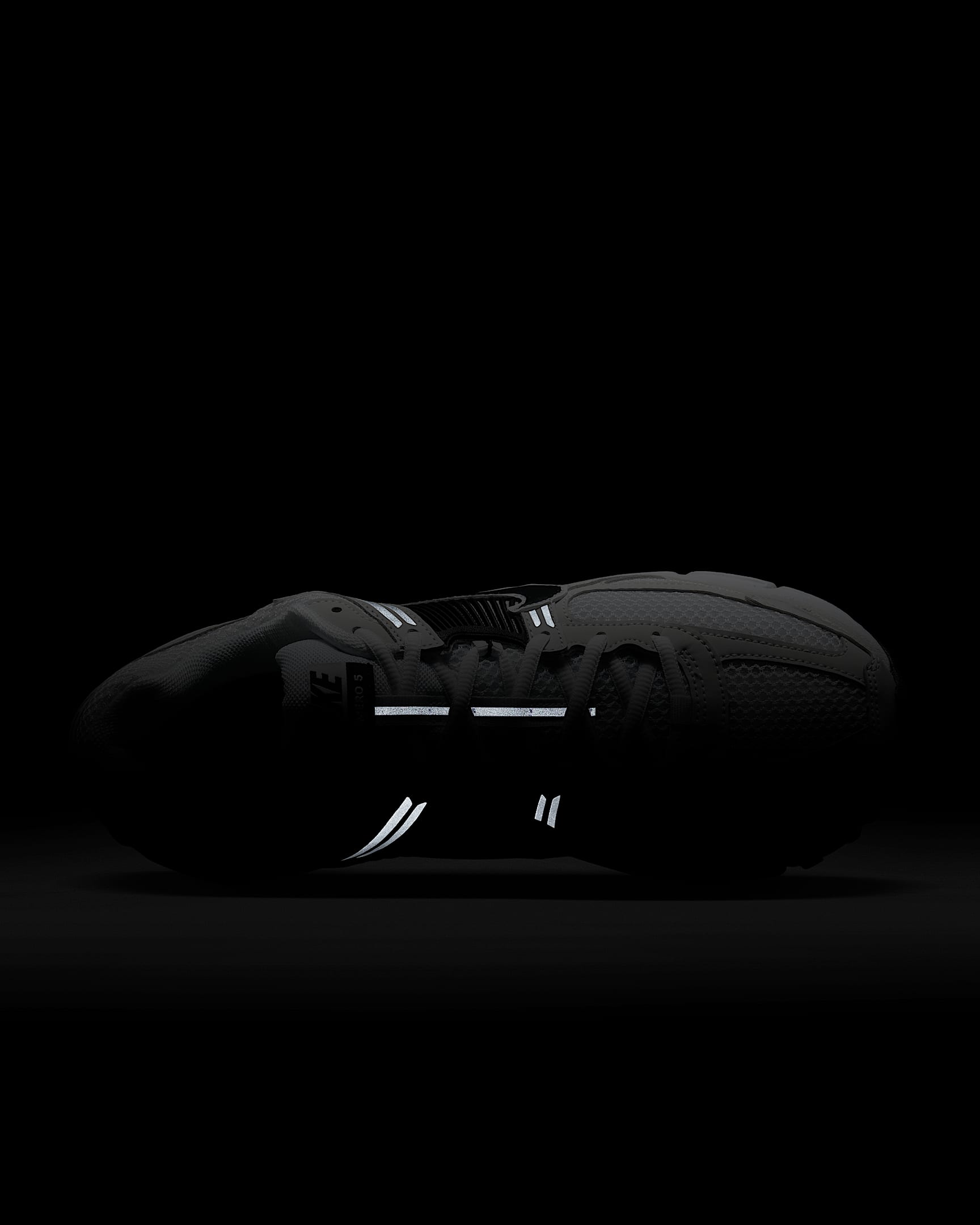 Nike Zoom Vomero 5 Men's Shoes. Nike LU