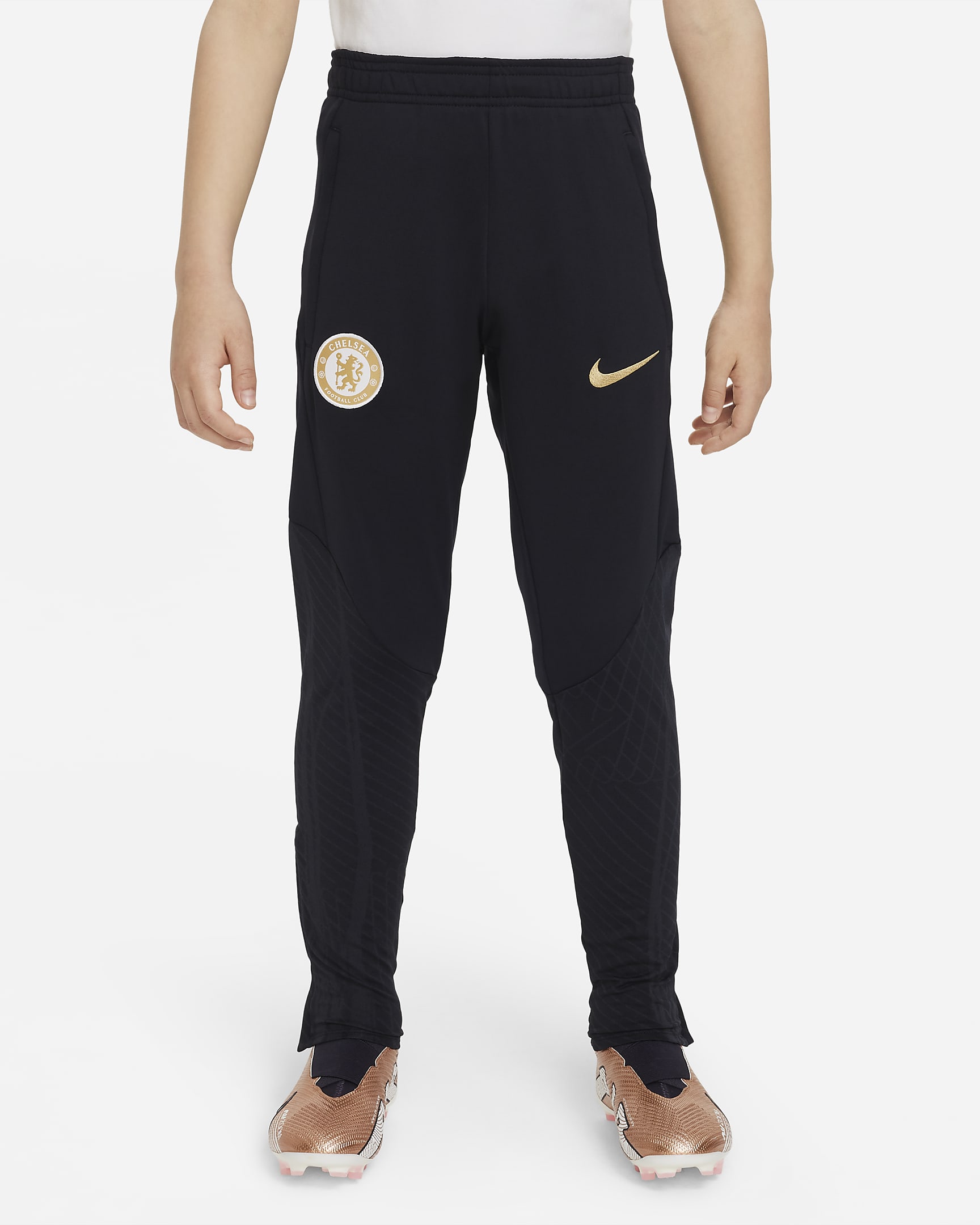 Chelsea F.C. Strike Older Kids' Nike DriFIT Knit Football Pants. Nike ZA