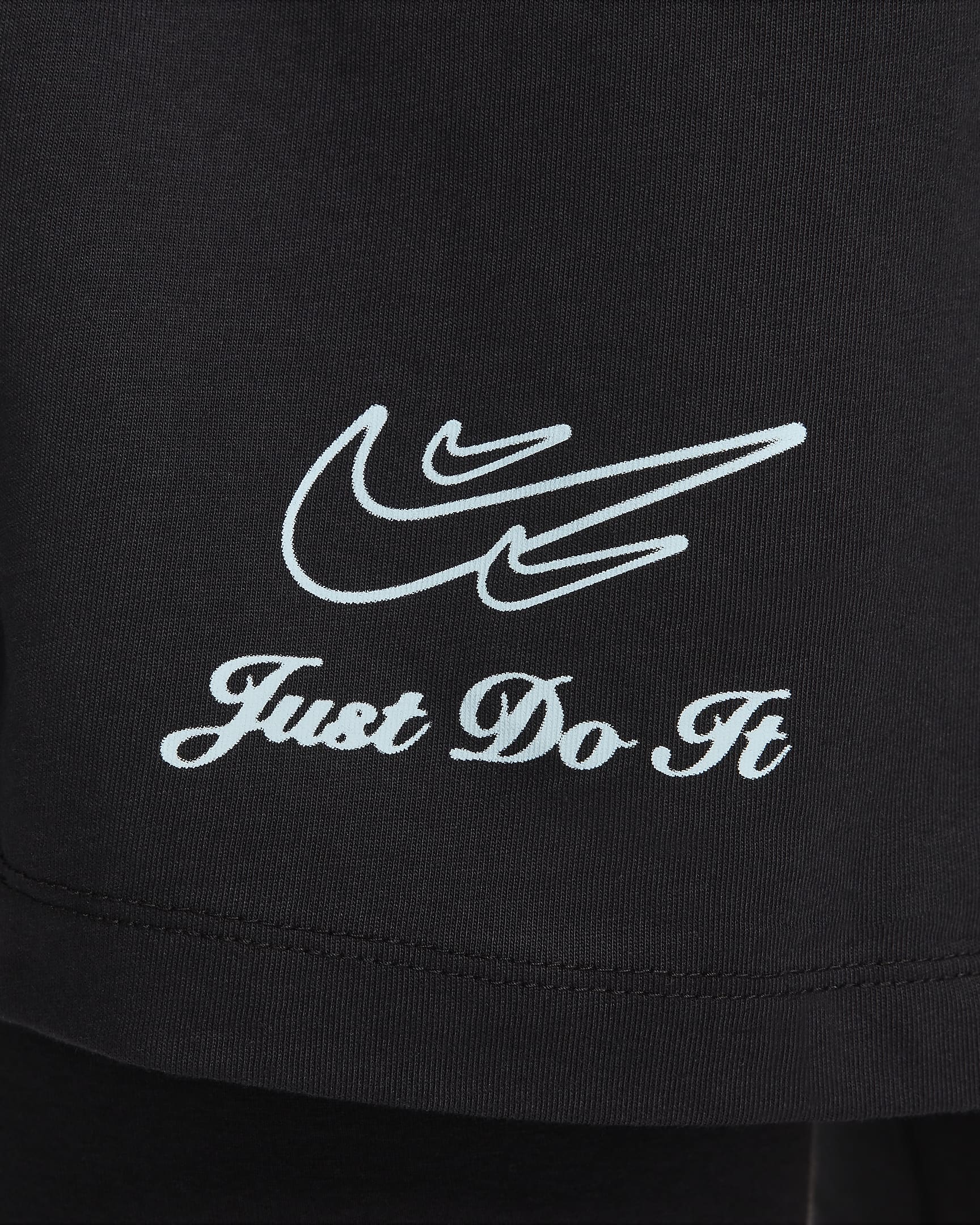 เสื้อยืดแขนสั้นขนาดโอเวอร์ไซส์ผู้หญิง Nike Sportswear - ดำ