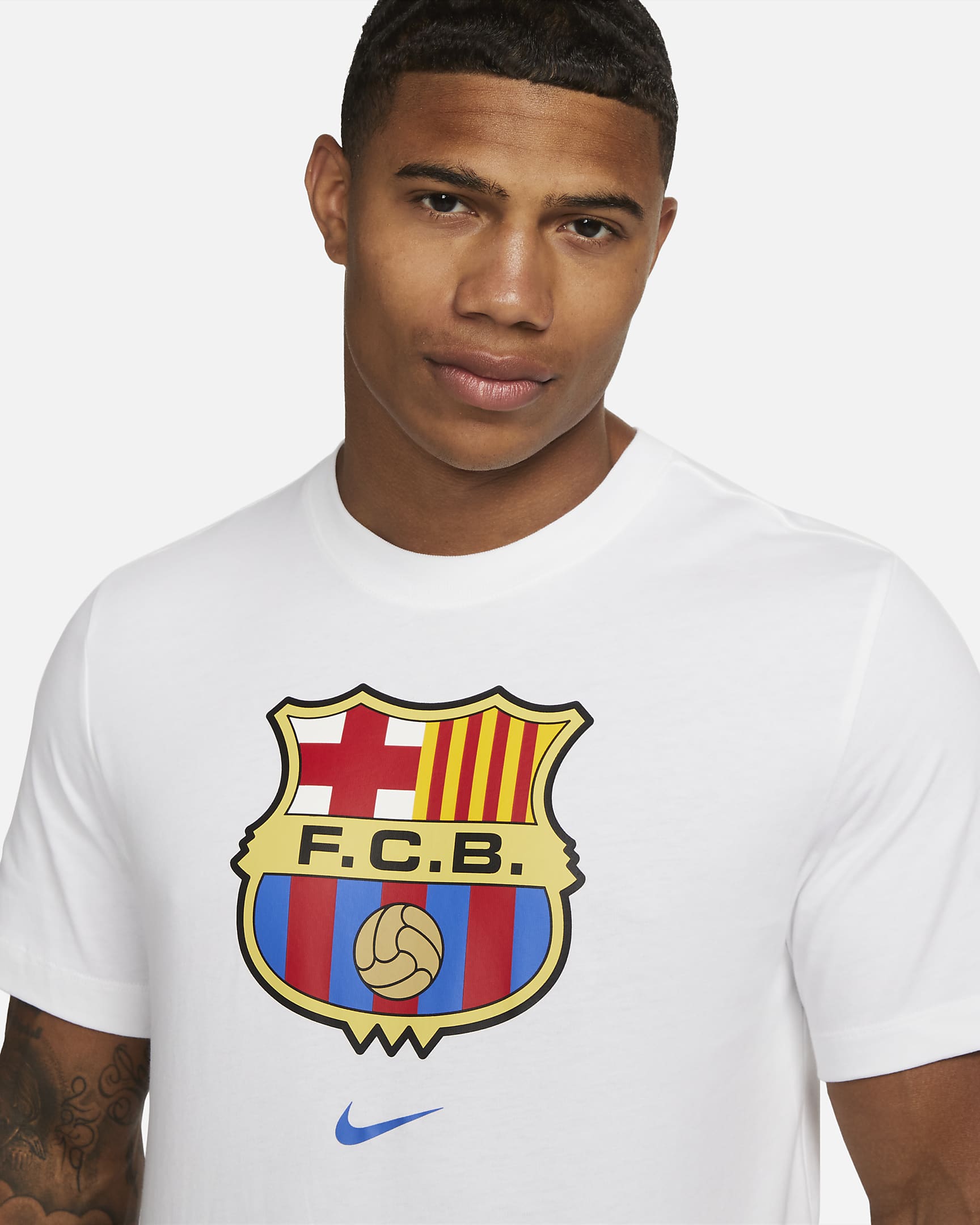 F.C. Barcelona Crest Men's Nike T-Shirt. Nike IN