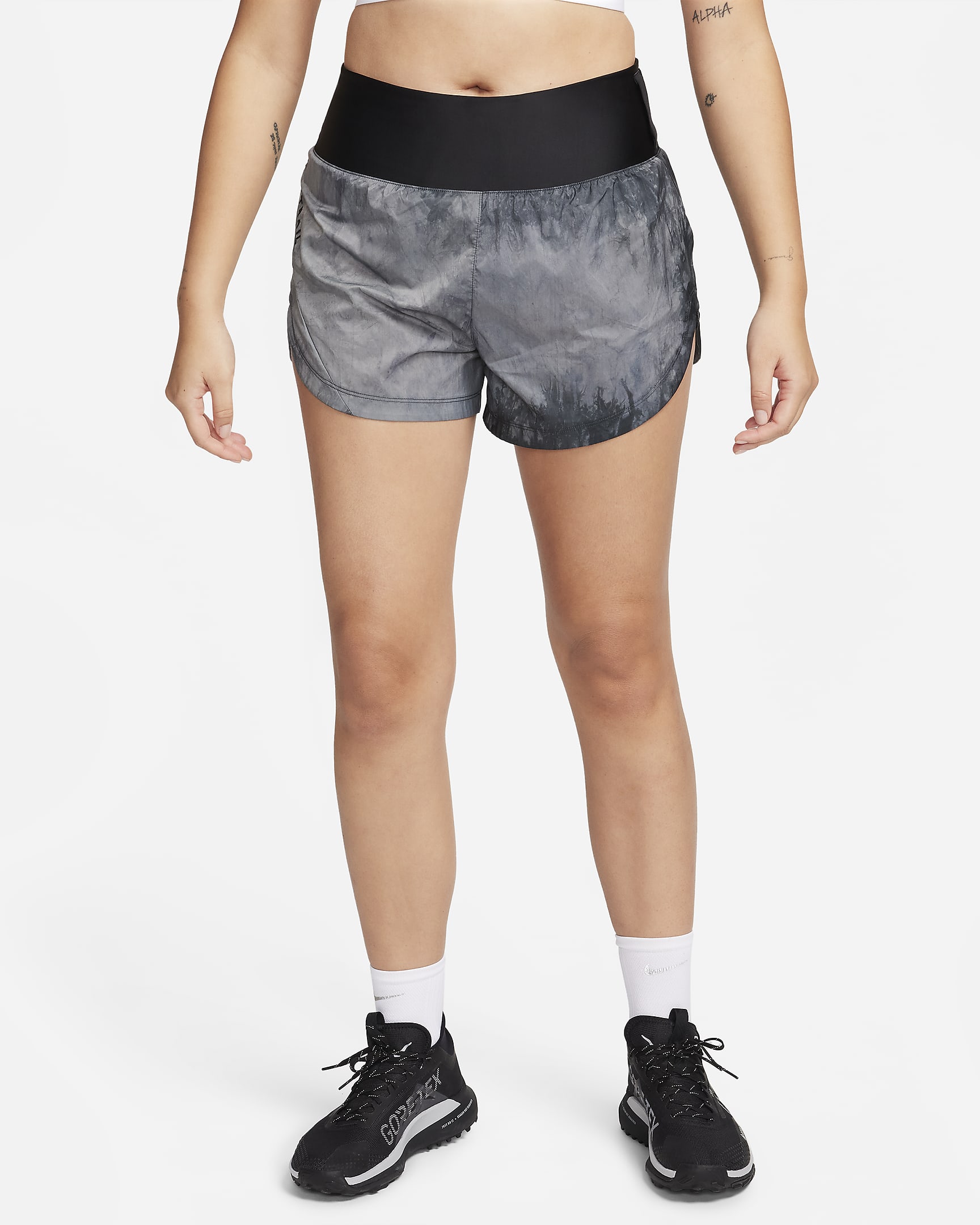 Shorts de correr Repel de tiro medio de 8 cm con forro de ropa interior para mujer Nike Trail - Negro/Negro