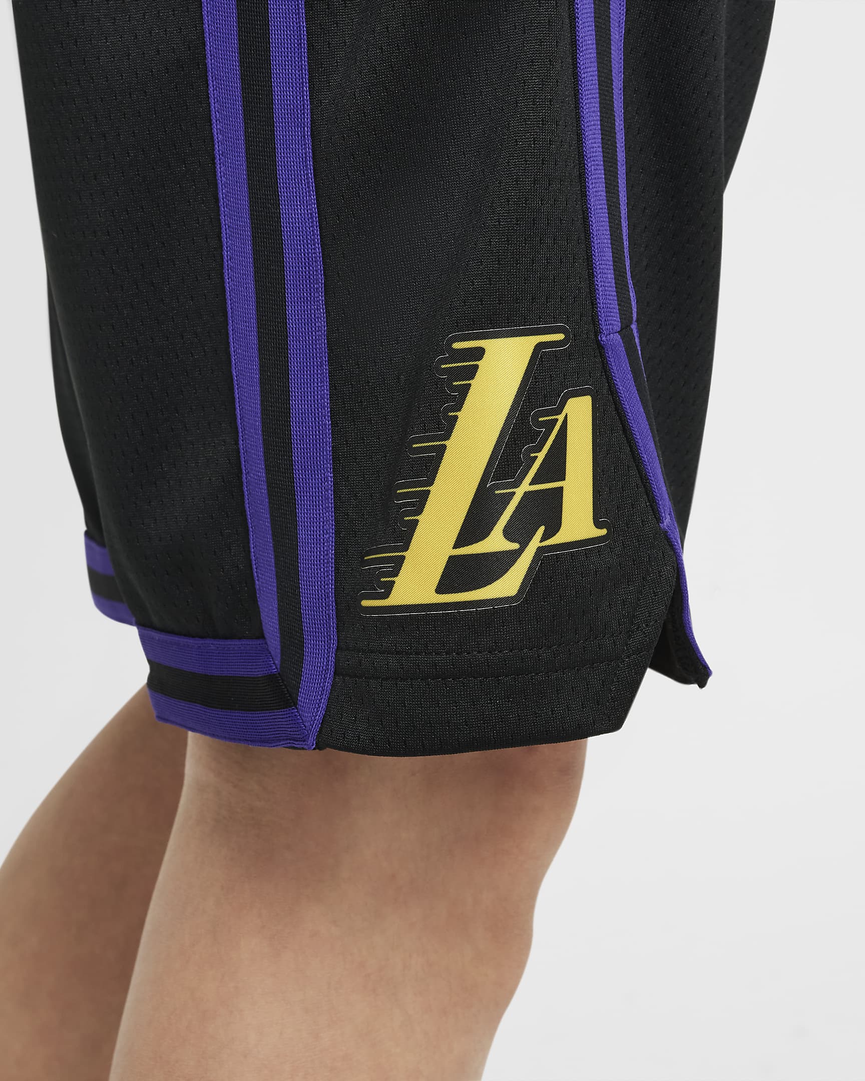 Los Angeles Lakers 2023/24 City Edition Older Kids' Nike Dri-FIT NBA Swingman Shorts - Black