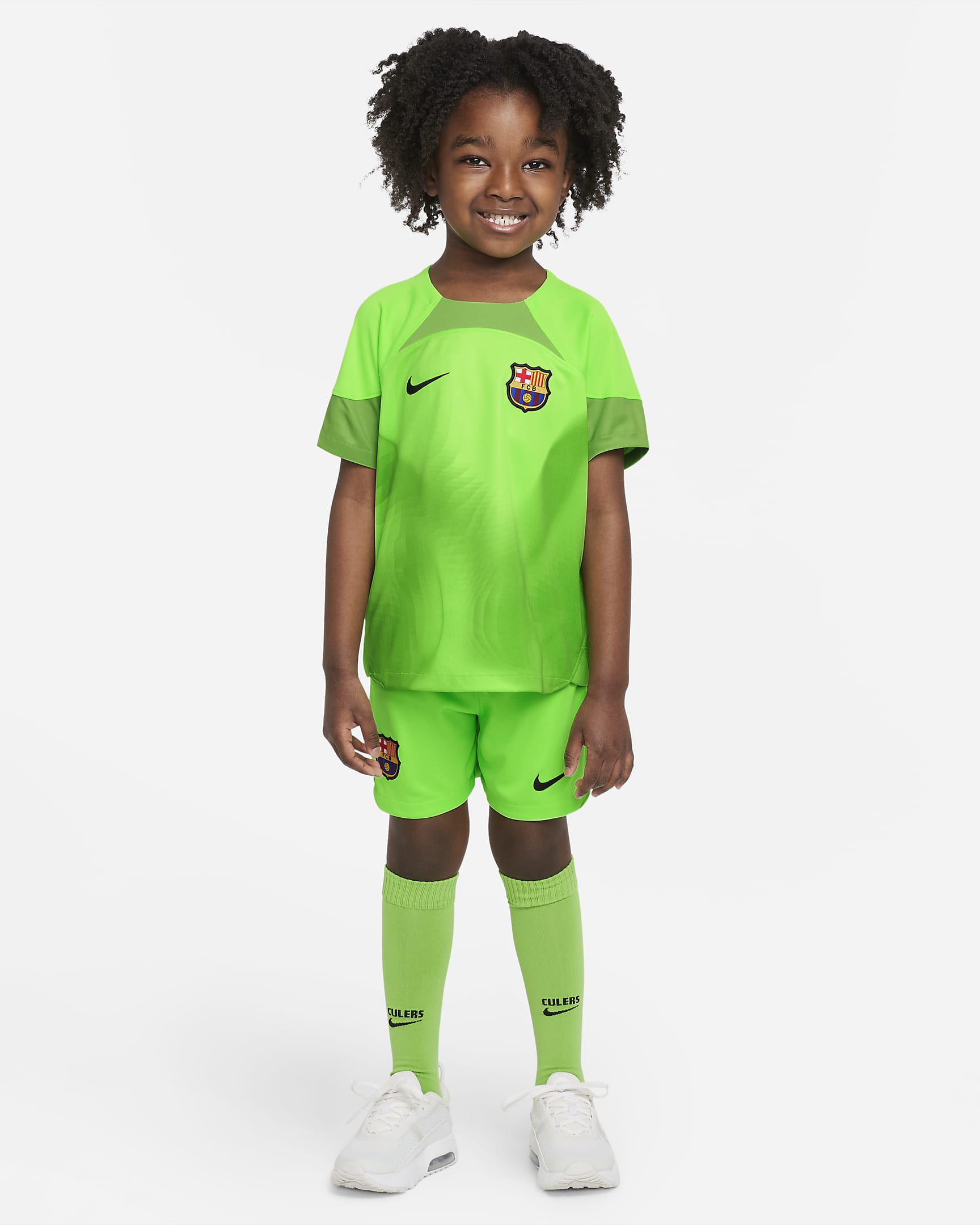 F.C. Barcelona 2022/23 Goalkeeper Younger Kids' Nike Football Kit. Nike NO