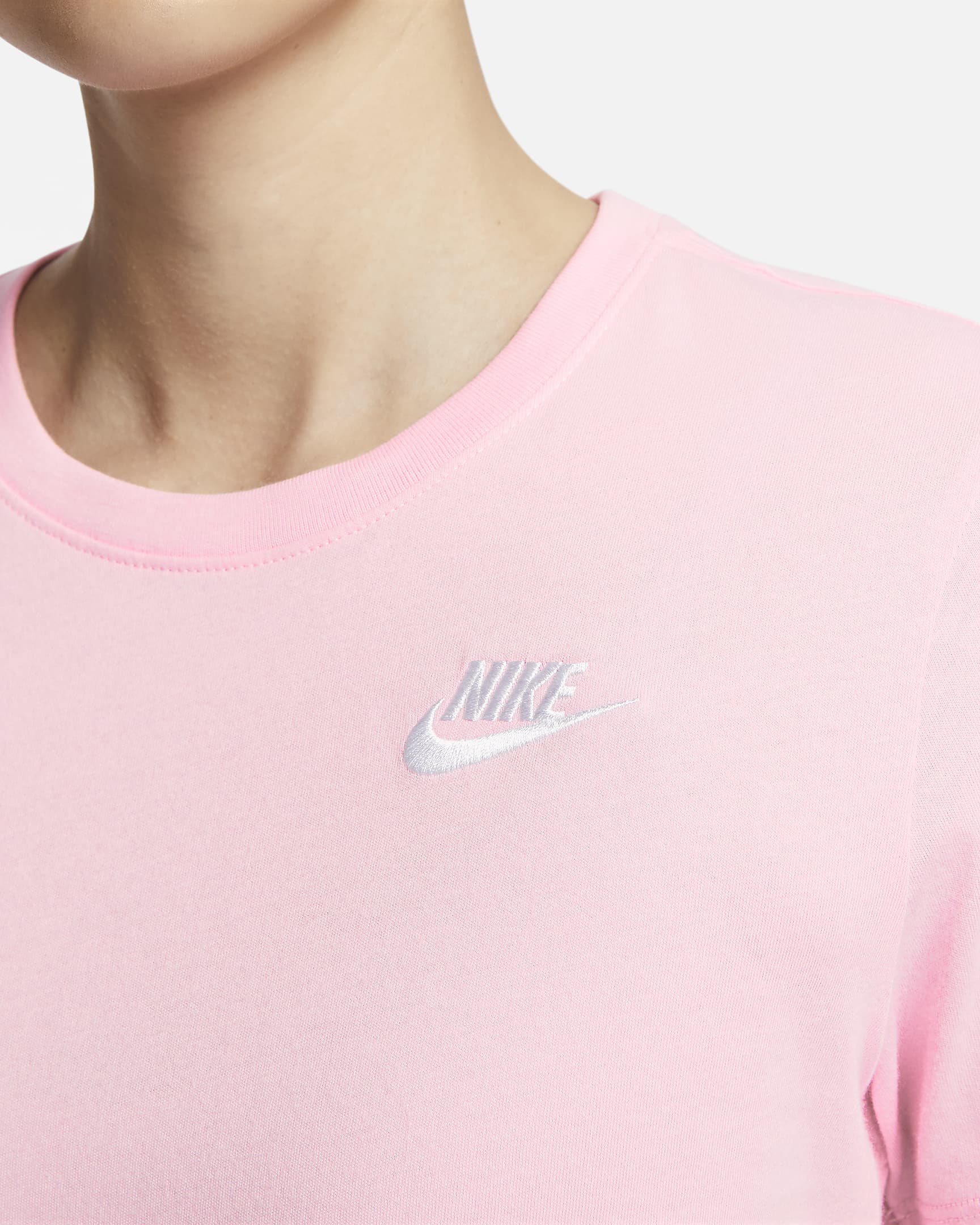 Nike Sportswear Club Essentials Women's T-Shirt. Nike PH