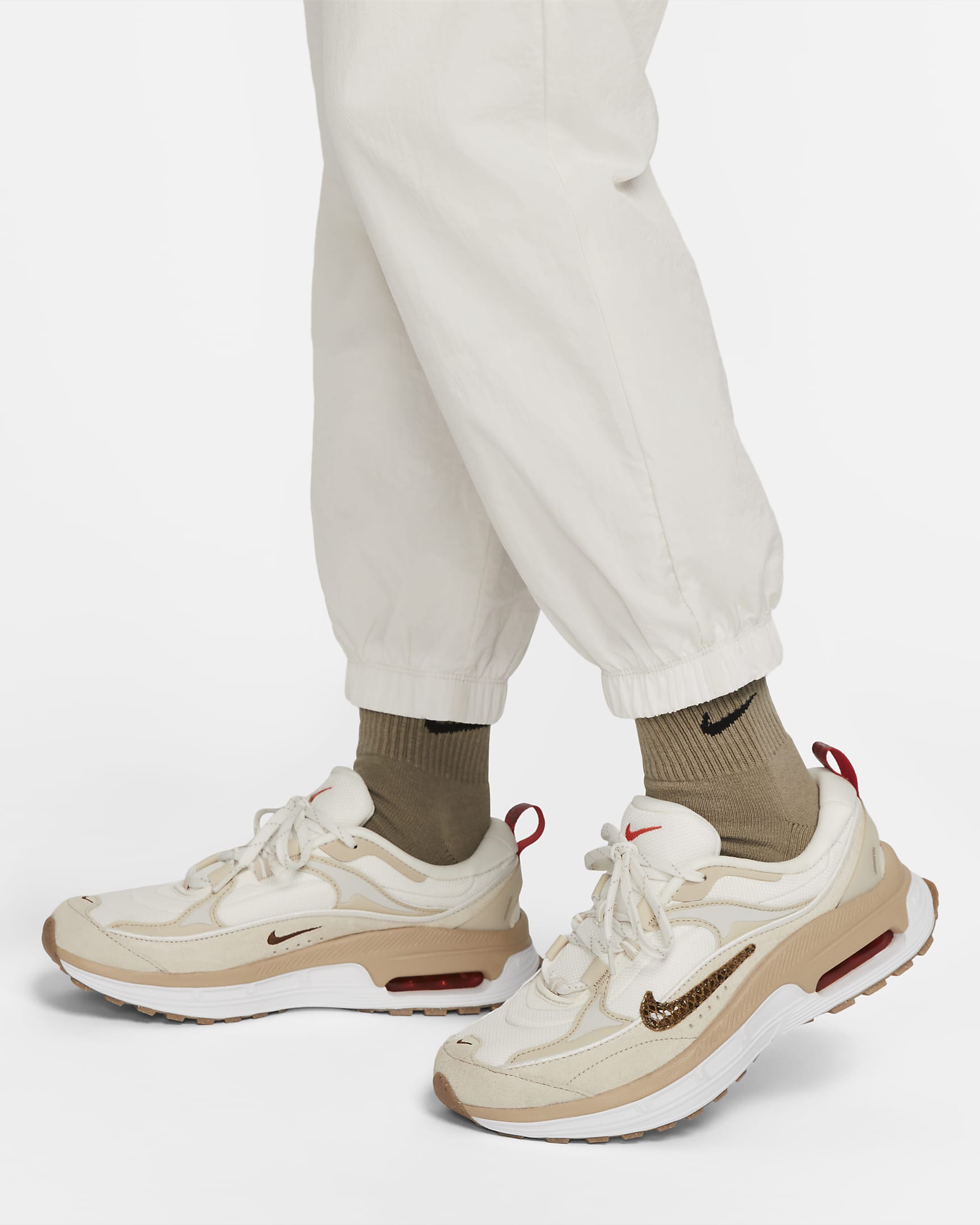 กางเกงขายาวเอวปานกลางผู้หญิง Nike Sportswear Essential - Light Orewood Brown/ขาว