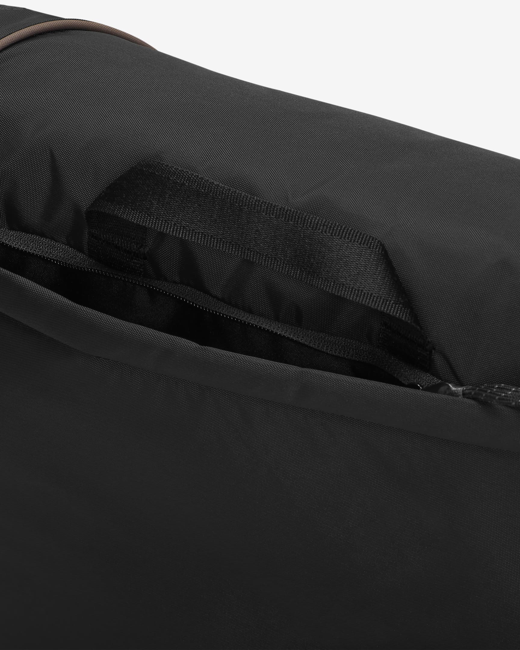 Nike Sportswear Essentials Messenger Bag (15L). Nike ID