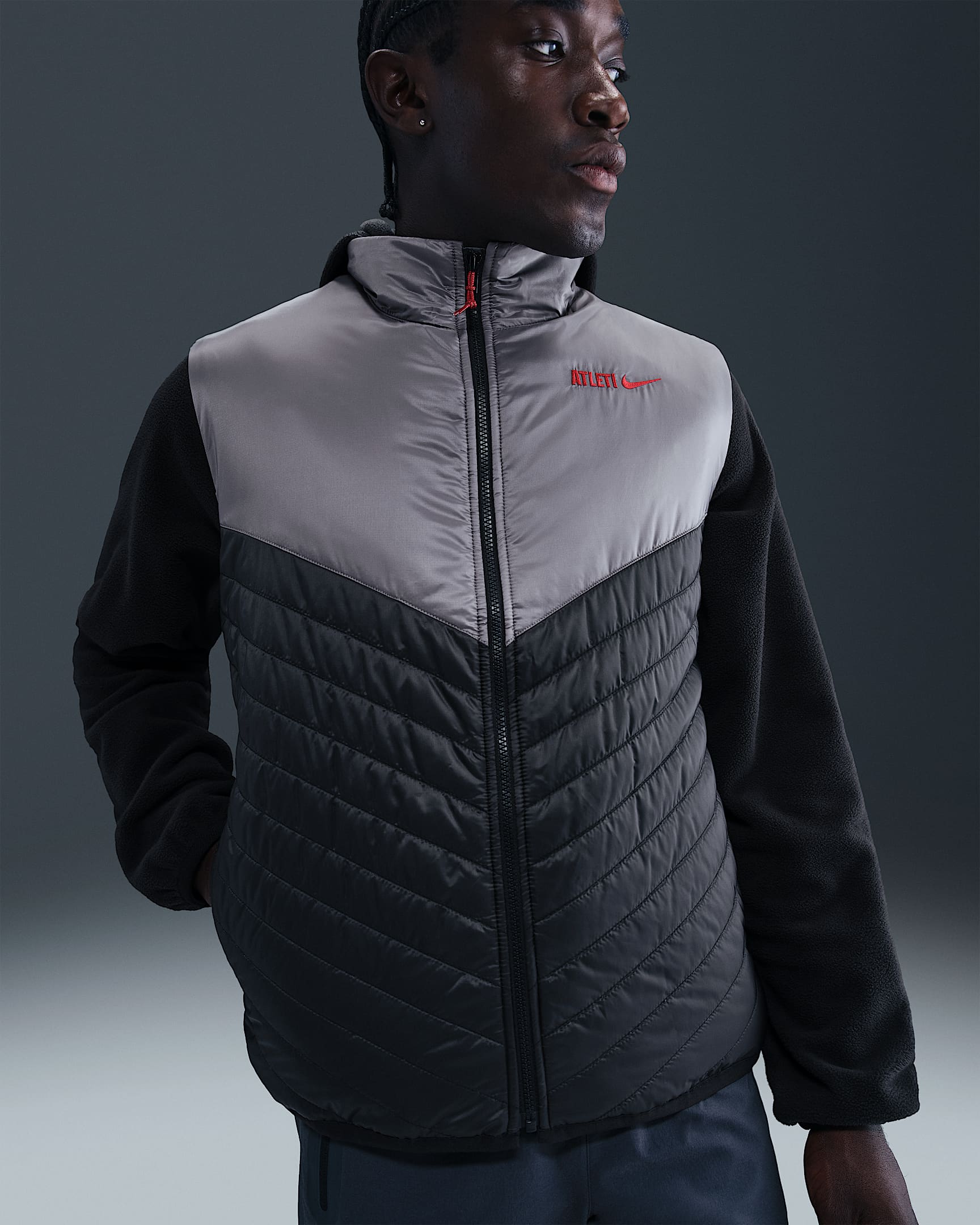 Atlético Madrid Windrunner Men's Nike Therma-FIT Football Midweight Gilet - Black/Smoke Grey/Sport Red