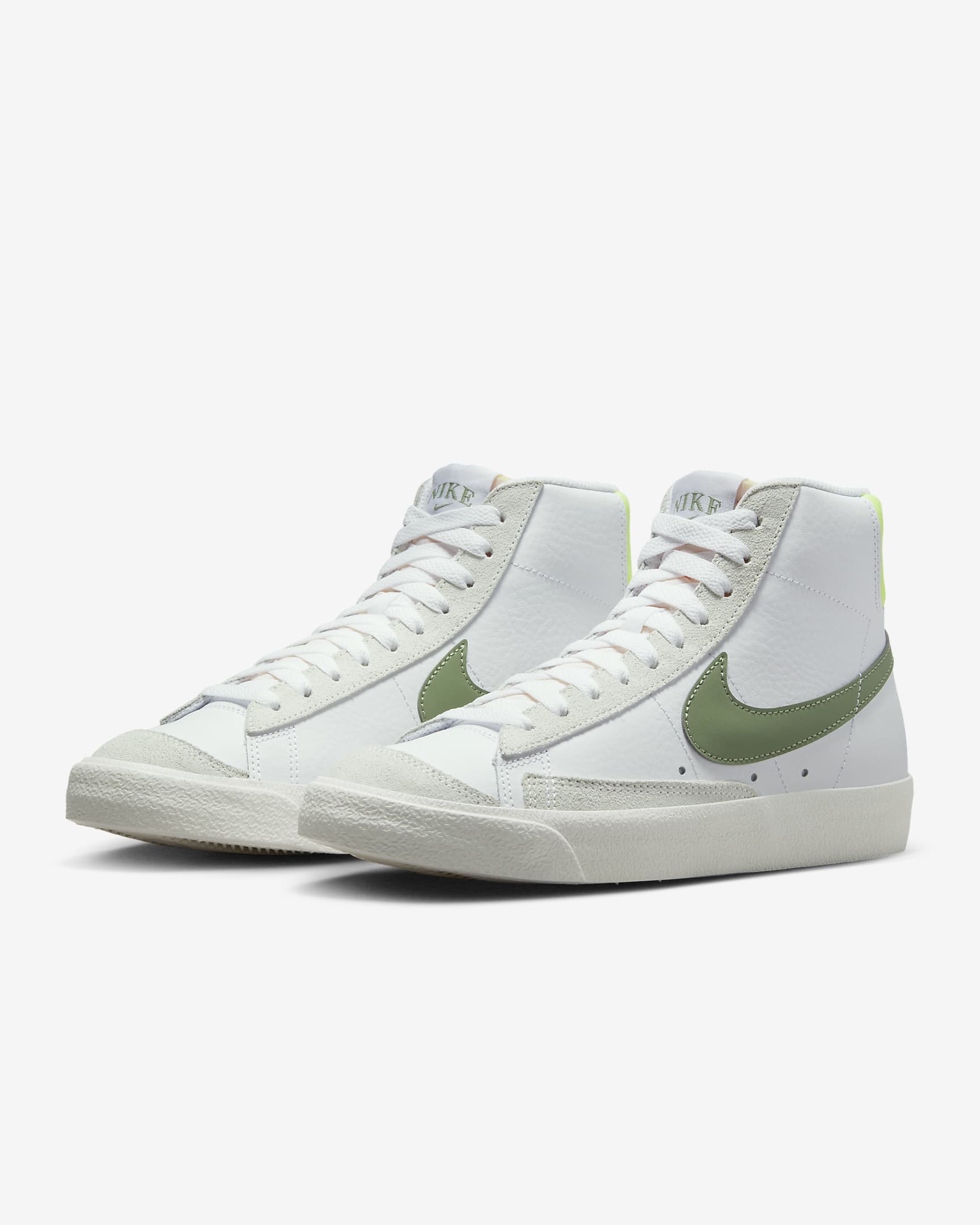 Nike Blazer Mid '77 Women's Shoes. Nike CH