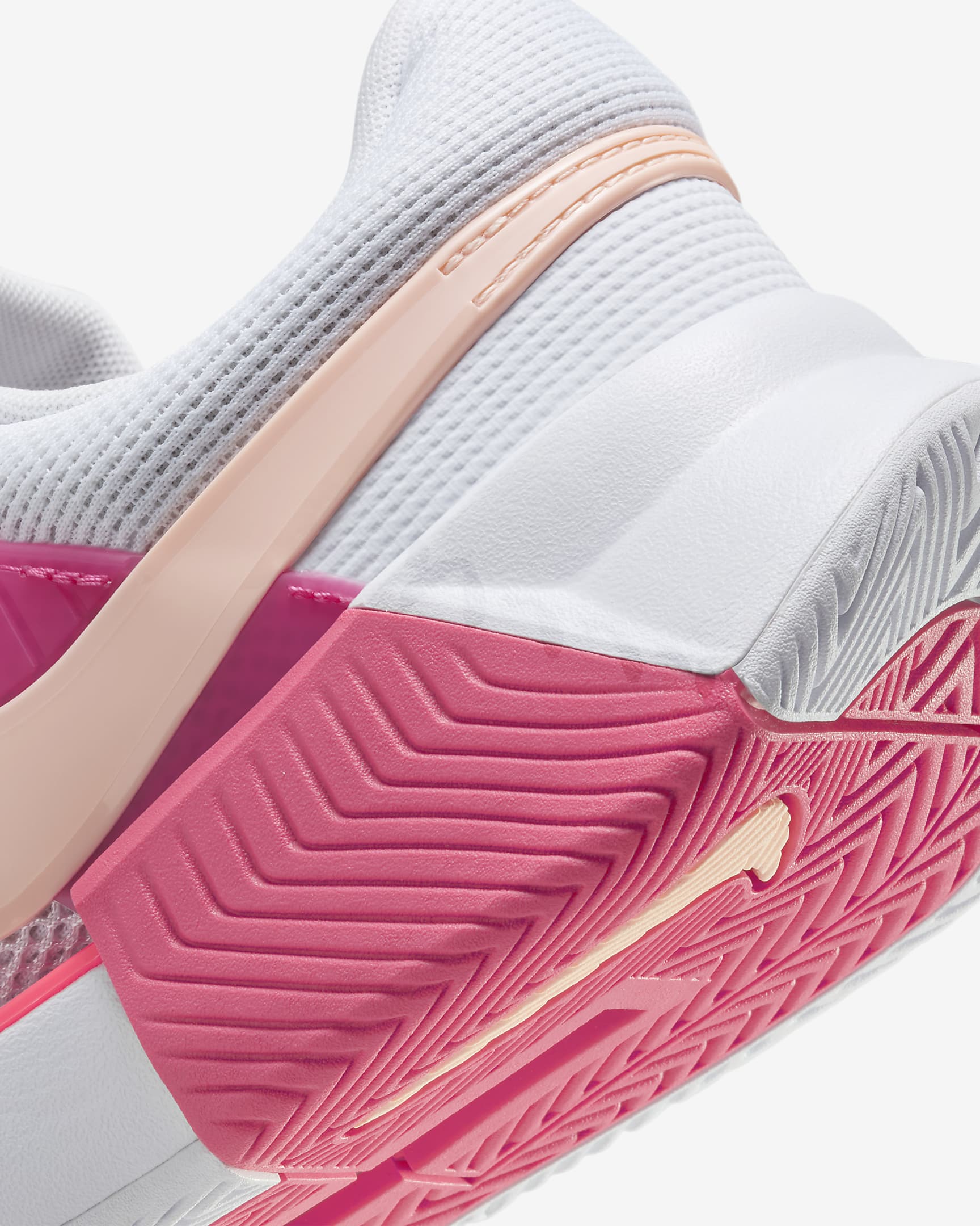 Nike Zoom GP Challenge 1 hardcourt tennisschoenen voor dames - Wit/Aster Pink/Hot Punch/Crimson Tint