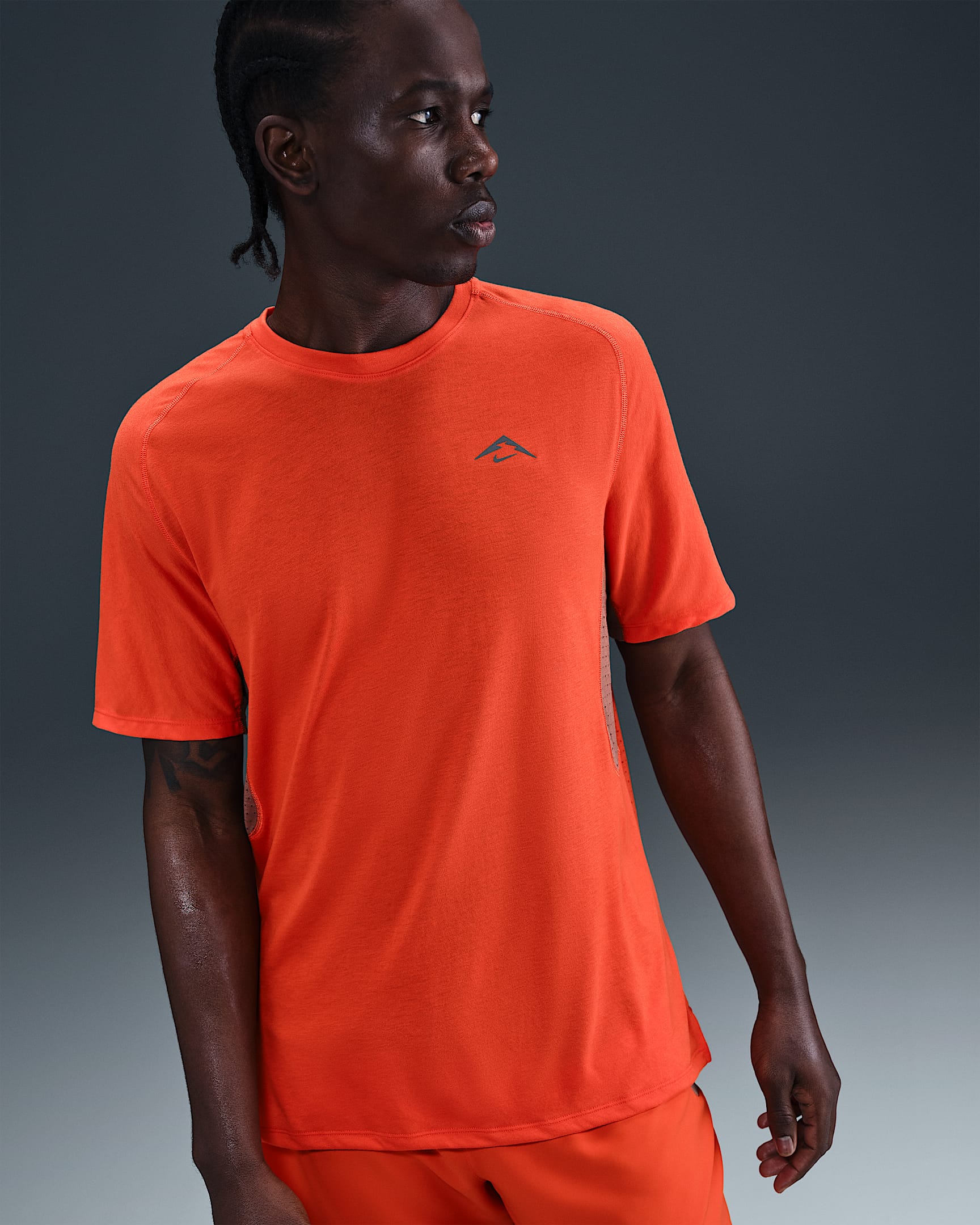 Playera de correr de manga corta Dri-FIT ADV para hombre Nike Solar Chase - Rojo picante/Negro