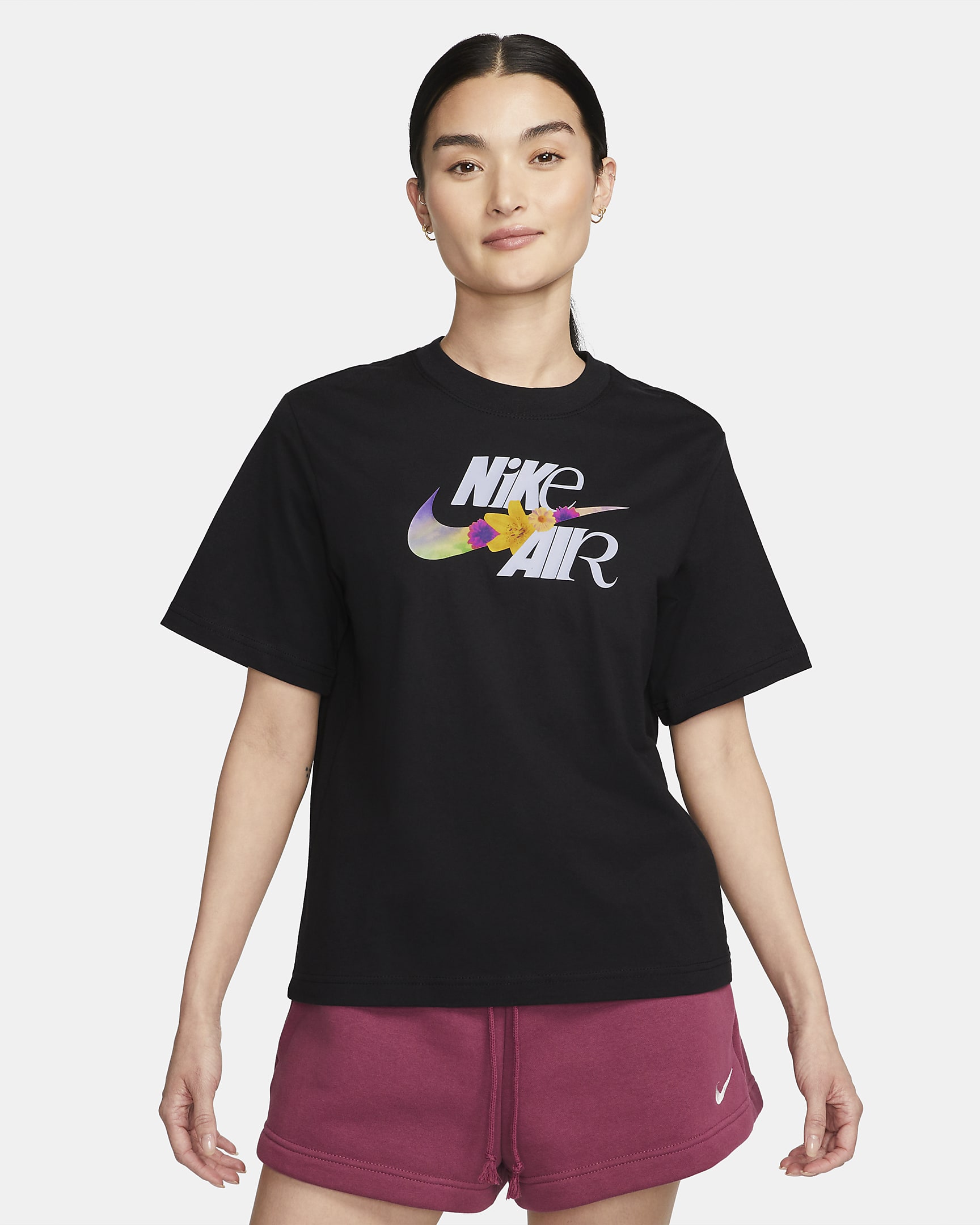 Nike Sportswear 女款 T 恤 - 黑色