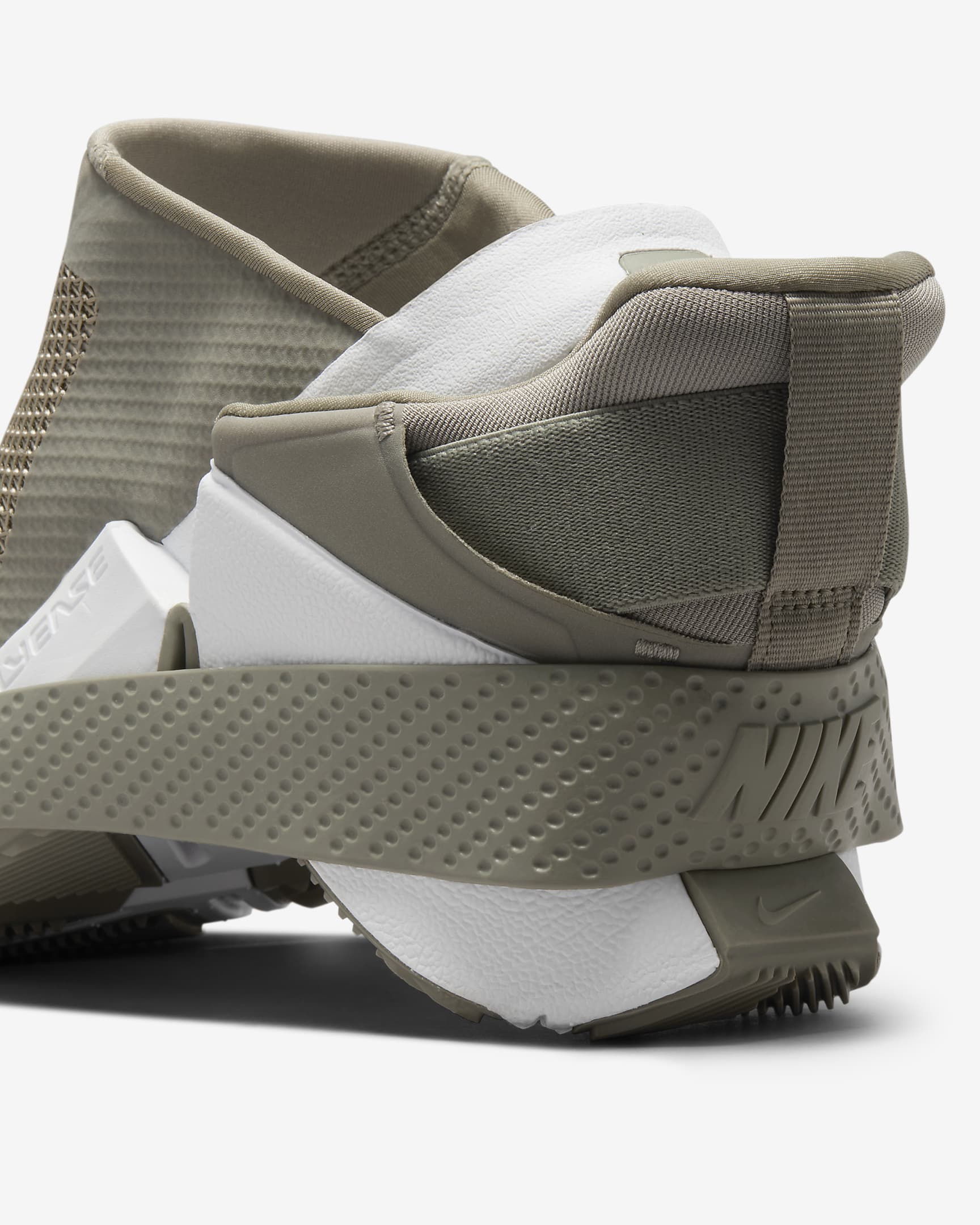 Nike Go FlyEase eenvoudig aan en uit te trekken damesschoenen - Light Army/Zwart/Wit