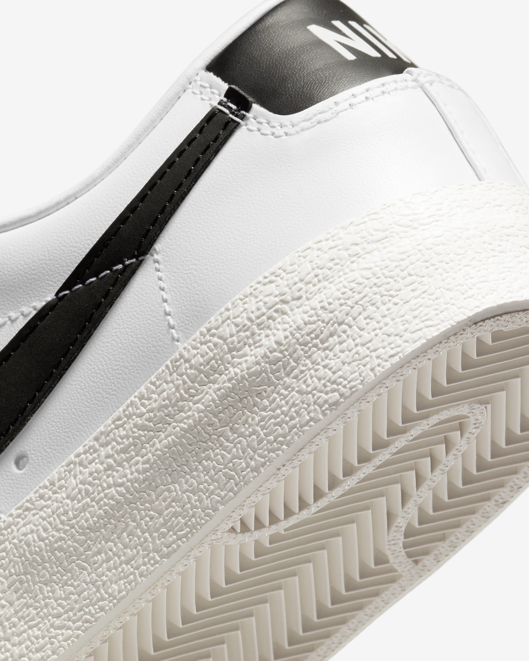 Tenis para mujer Nike Blazer Low '77 - Blanco/Vela/Blanco/Negro