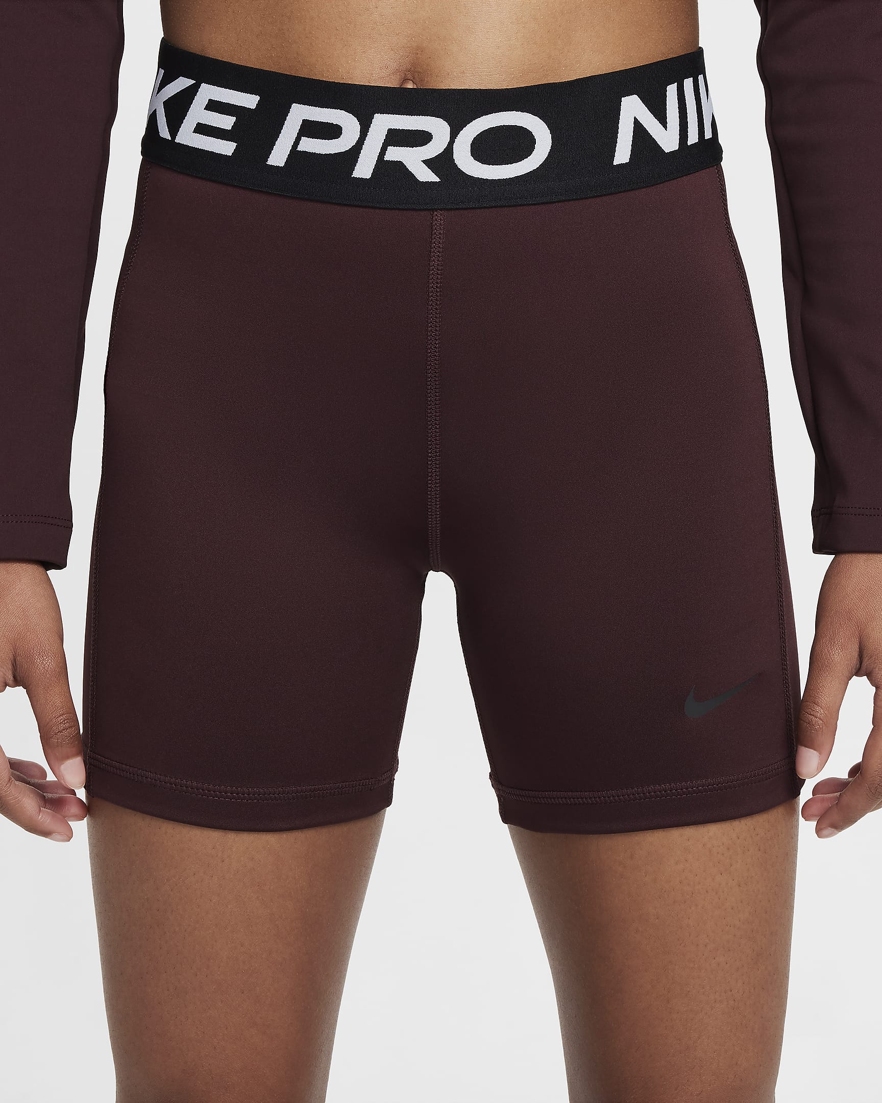 Nike Pro Leak Protection: Period Dri-FIT shorts til jente - Burgundy Crush/Svart