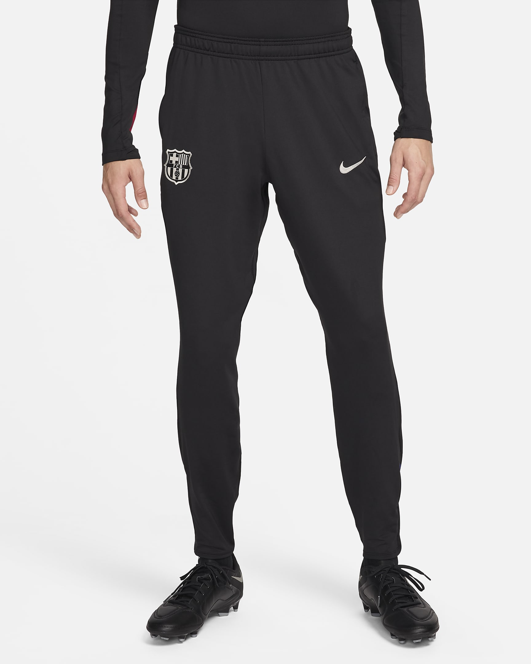 Ανδρικό ποδοσφαιρικό πλεκτό παντελόνι Nike Dri-FIT Μπαρτσελόνα Strike - Μαύρο/Noble Red/Deep Royal Blue/Light Orewood Brown