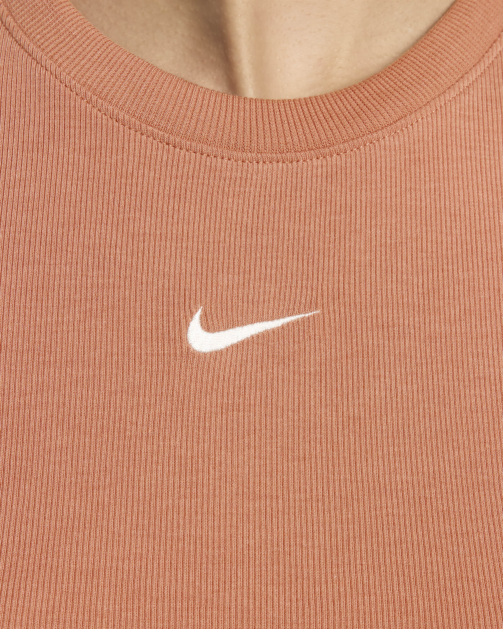 Débardeur court ajusté côtelé Nike Sportswear Chill Knit pour femme - Terra Blush/Sail