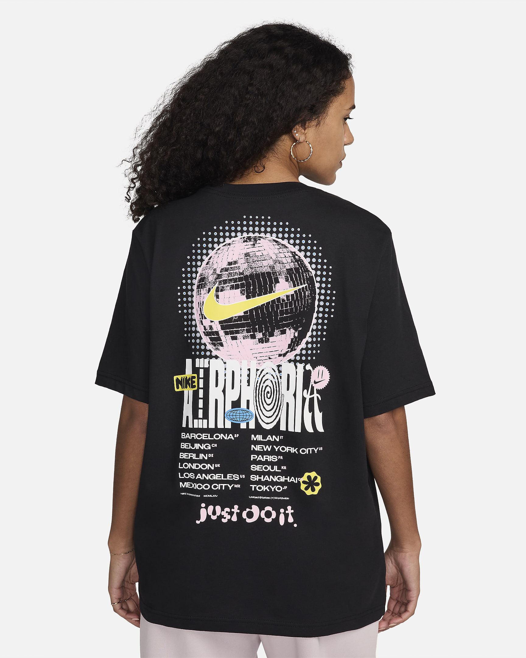 Nike Sportswear Women's Graphic T-Shirt - Black