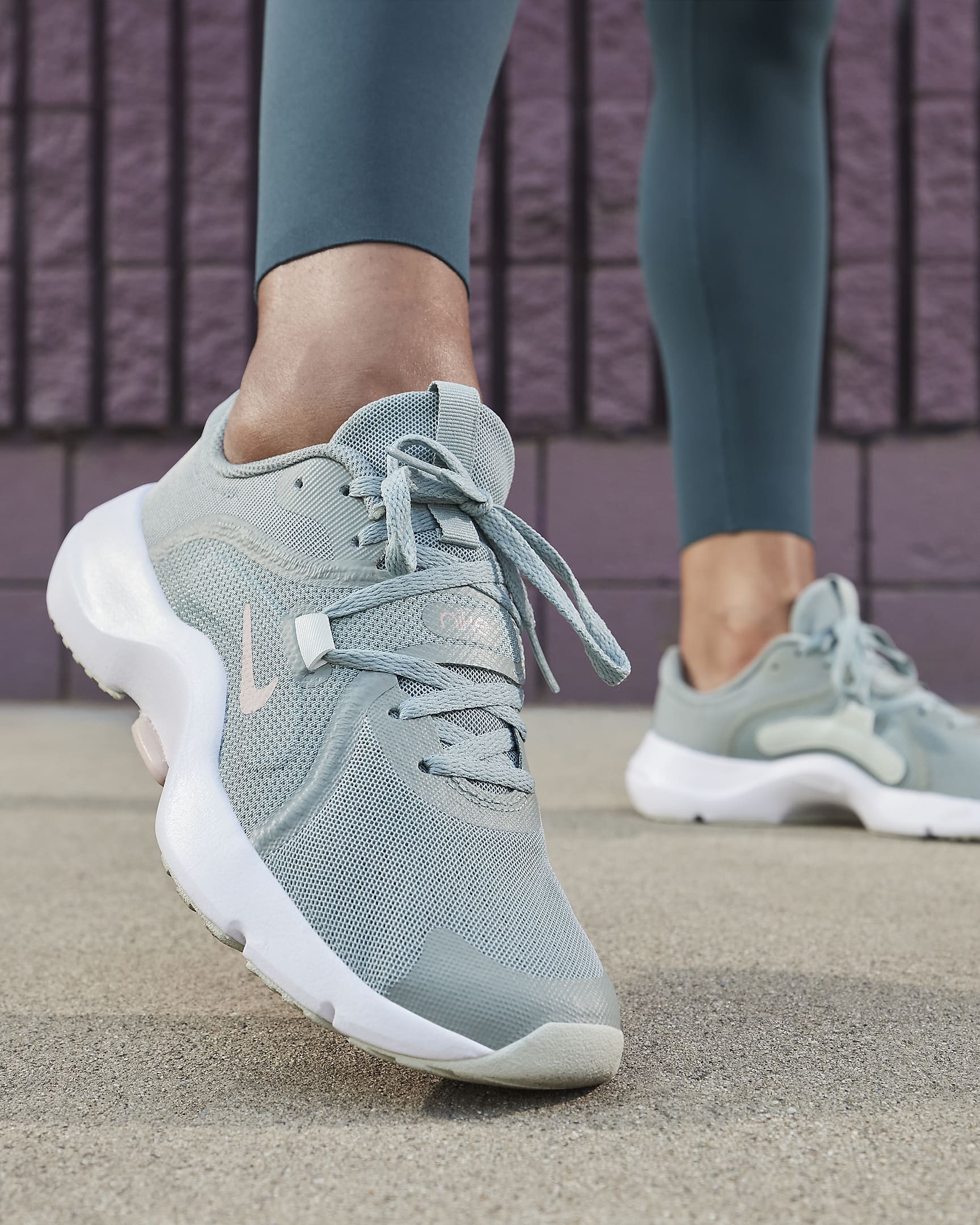 womens nike tr 8 training shoes