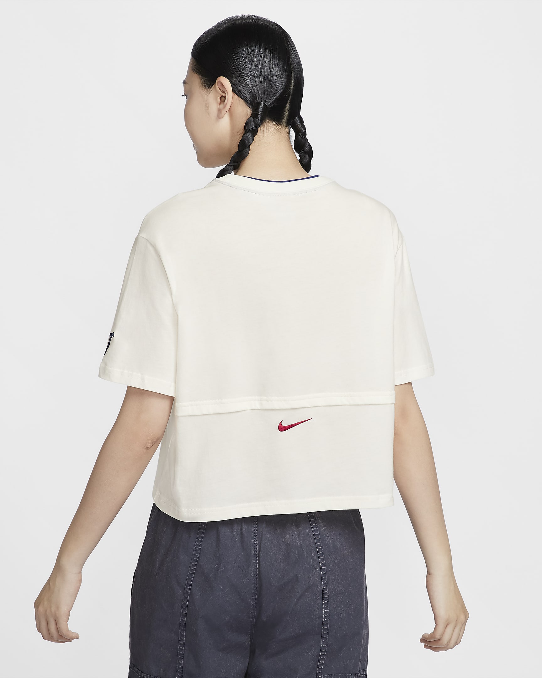 เสื้อแขนสั้นผู้หญิง Nike Sportswear - Sail