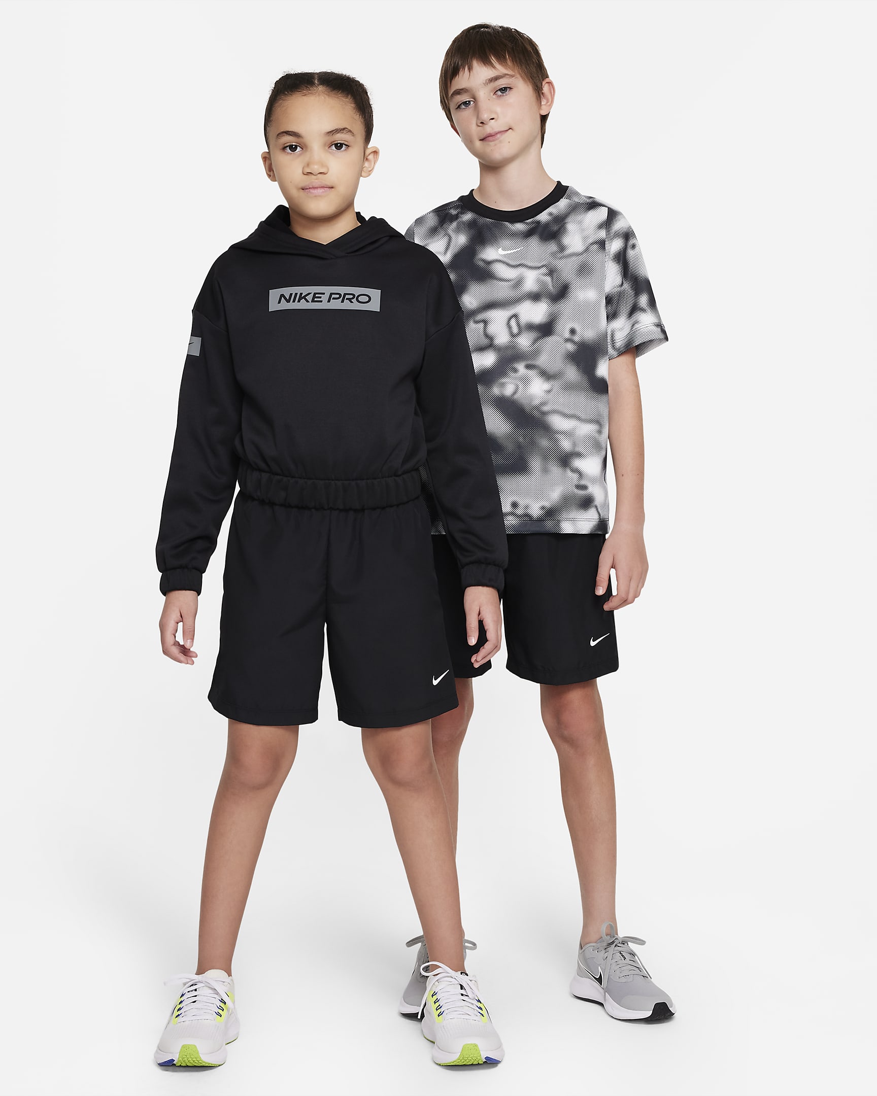 Nike Multi+ Dri-FIT Trainingsshorts für ältere Kinder (Jungen) - Schwarz/Weiß