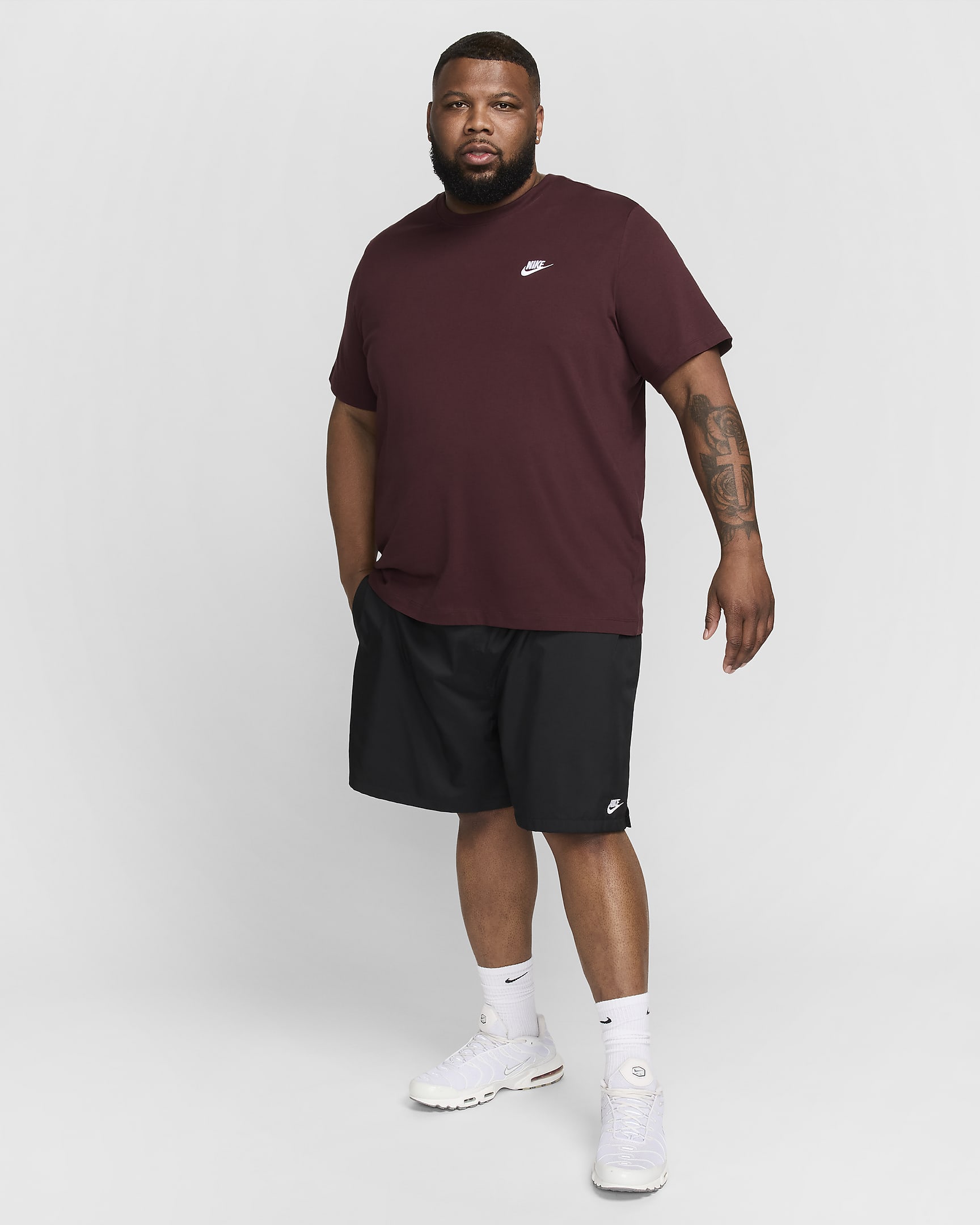 Nike Sportswear Club Men's T-Shirt - Burgundy Crush