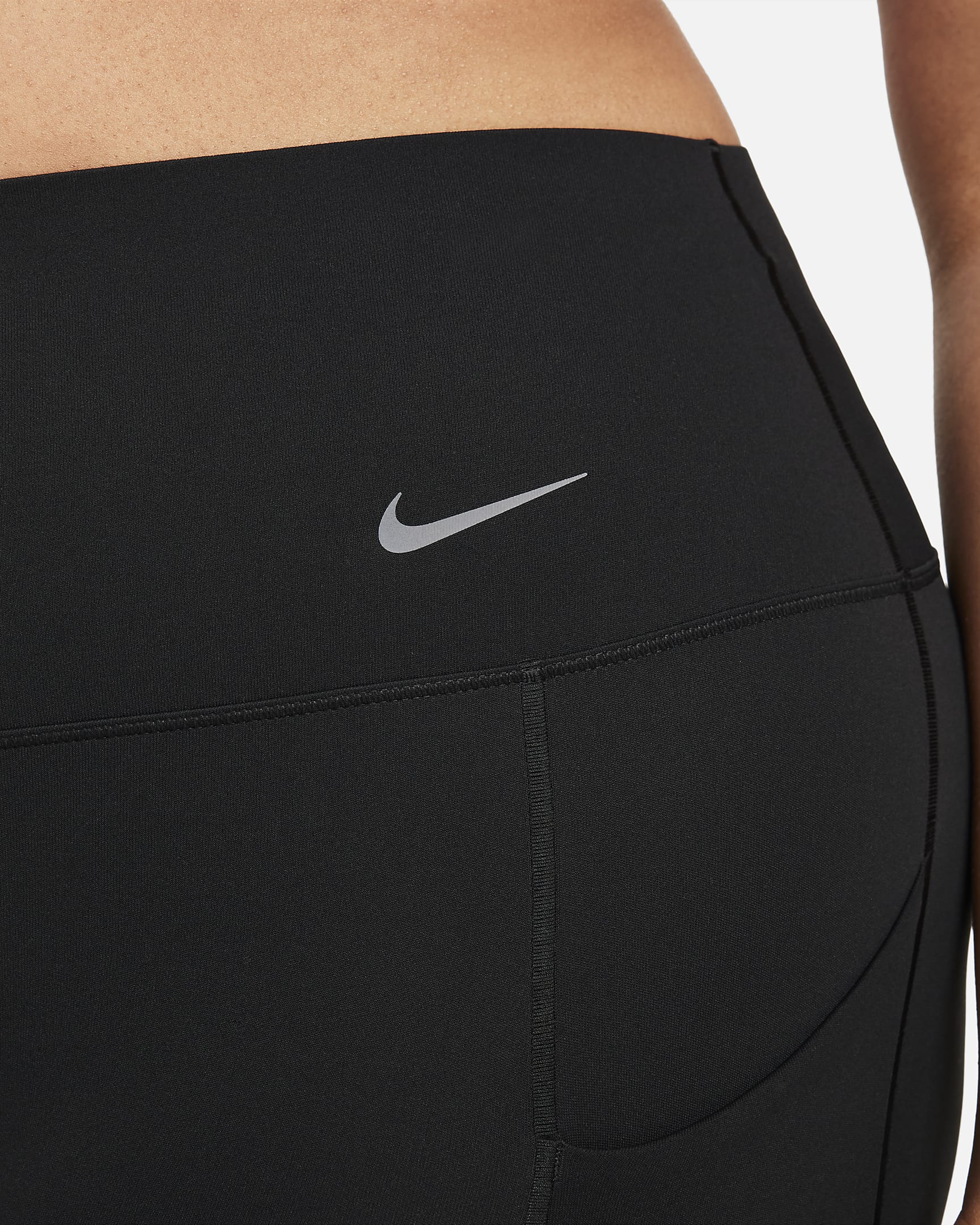 Nike Universa leggings i 7/8 lengde med middels støtte, høyt liv og lommer til dame - Svart/Svart