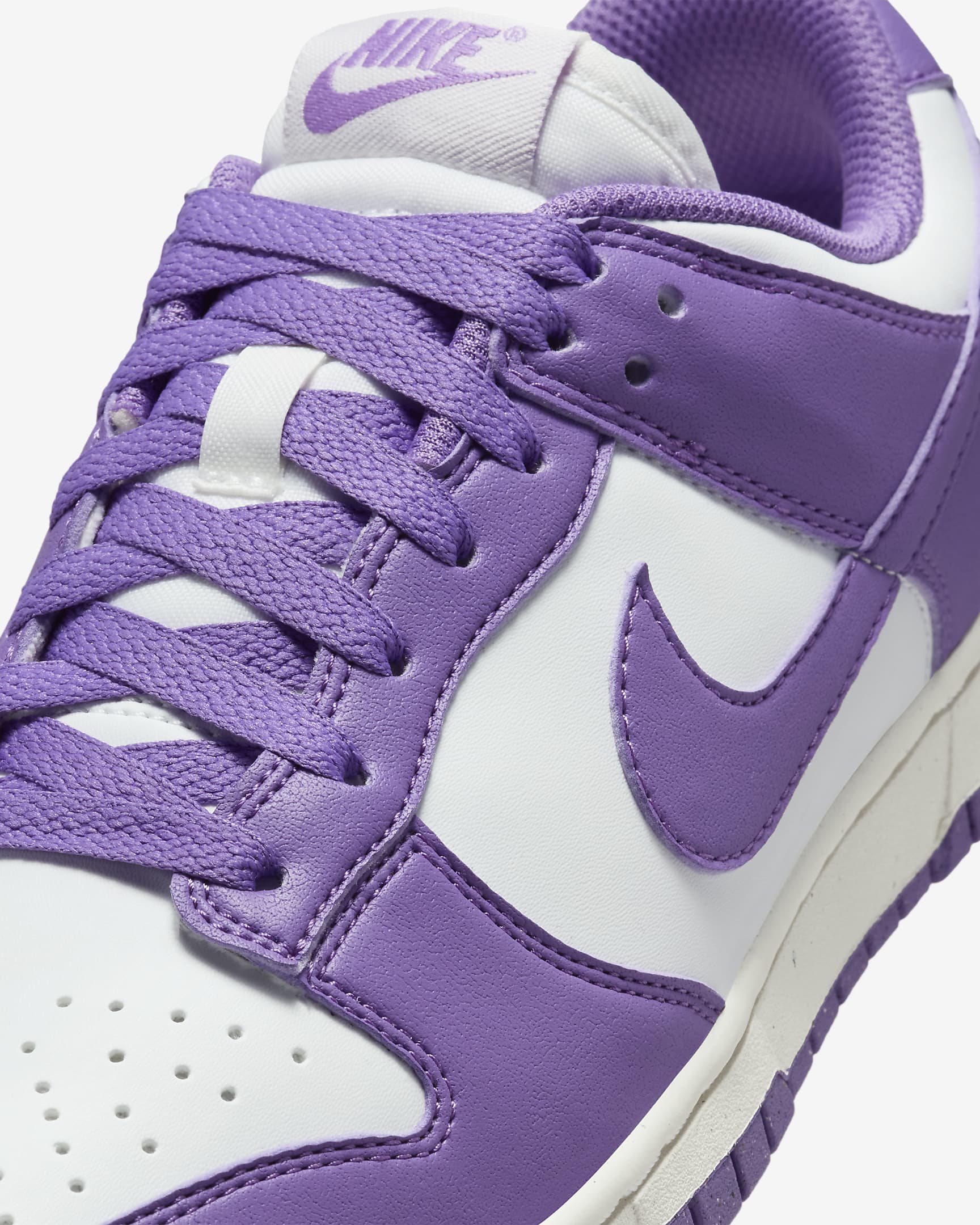 Nike Dunk Low Women's Shoes - Summit White/Black Raspberry