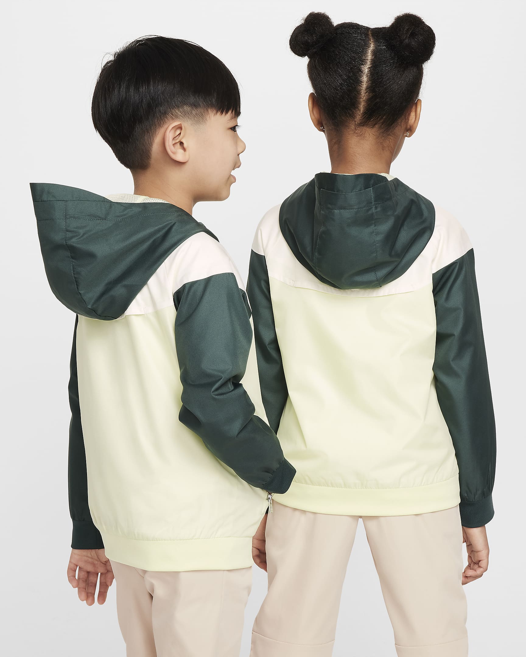 Chamarra con cierre completo para niños talla pequeña Nike Sportswear Windrunner - Verde aceite