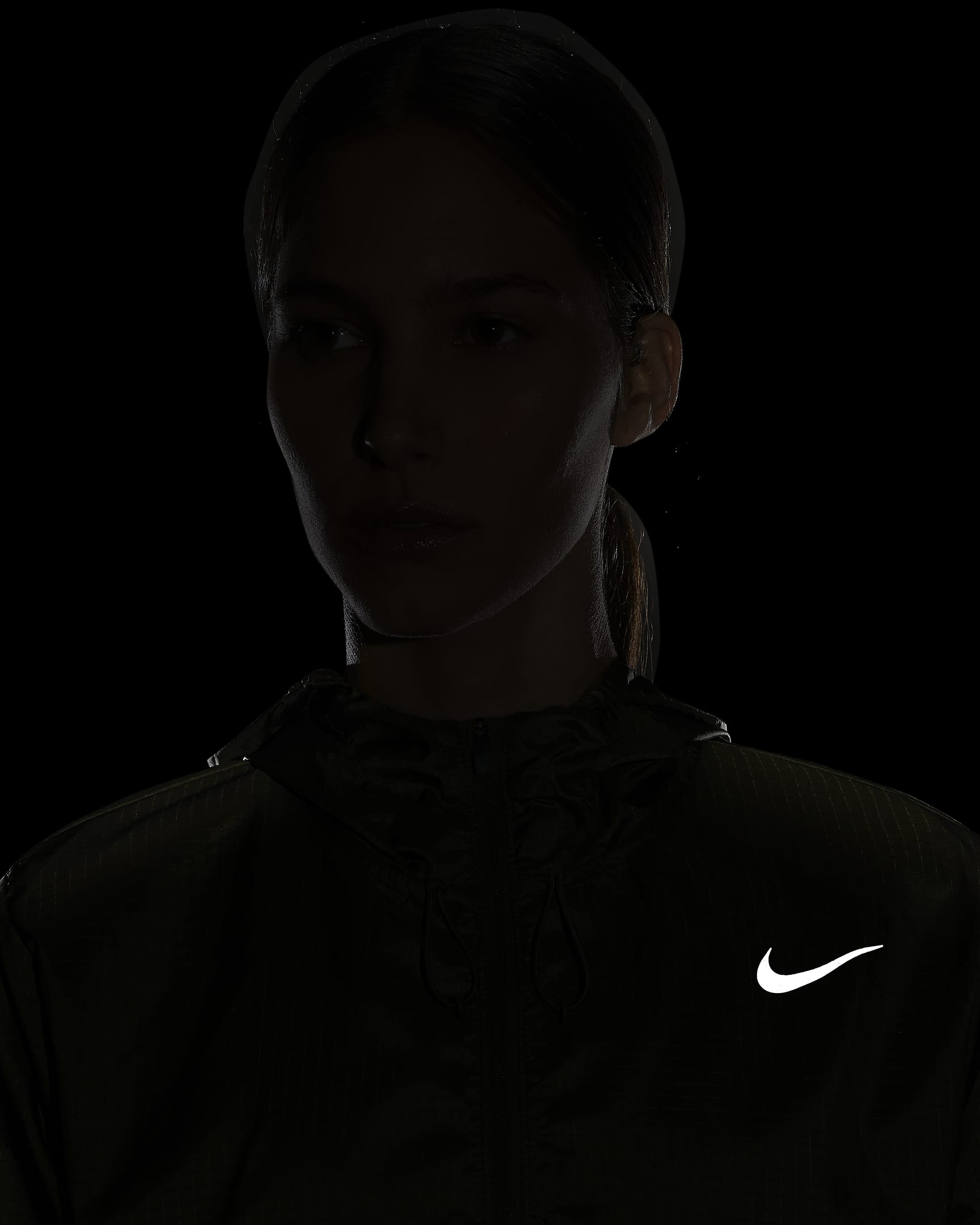 nike essential running jacket women's