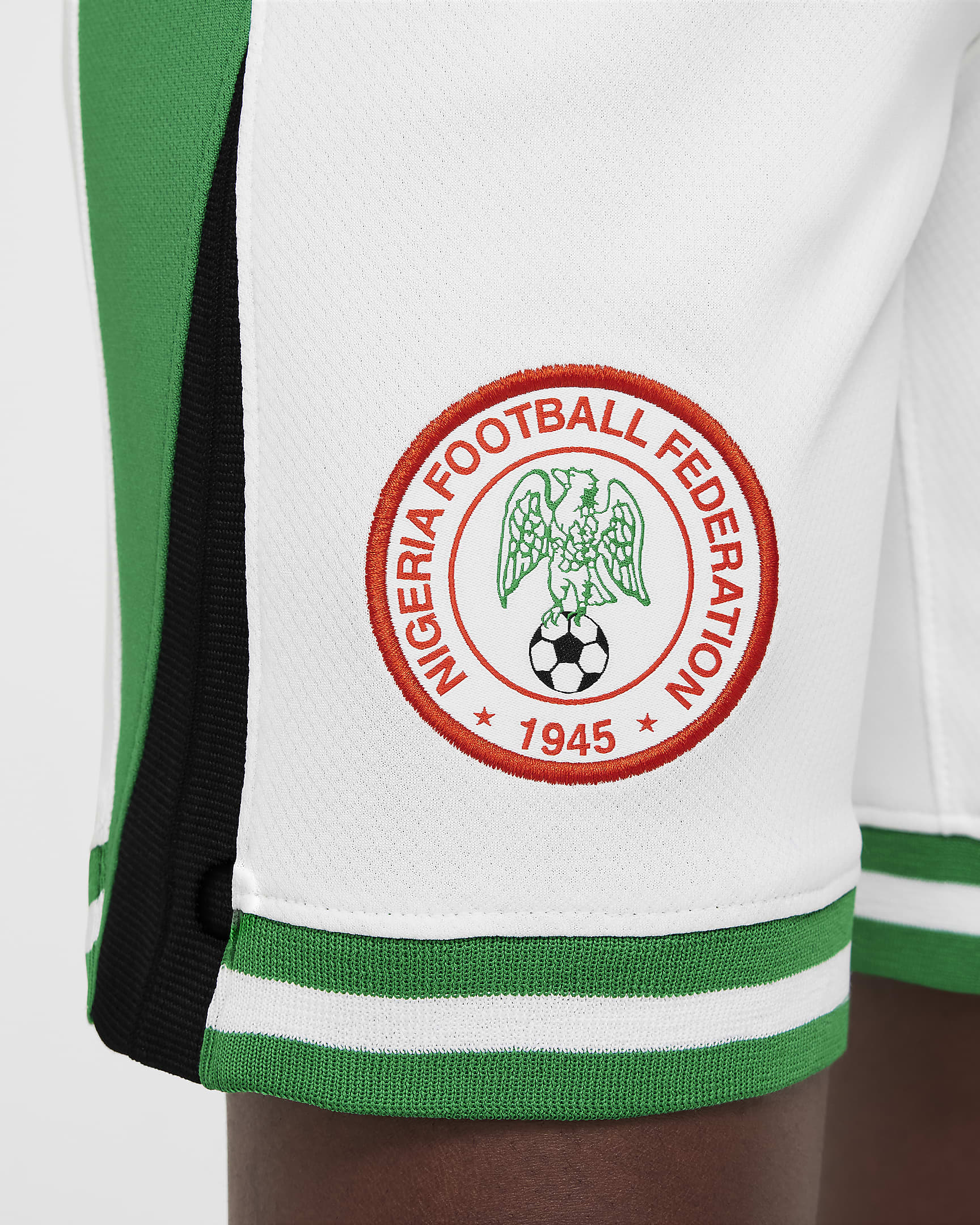 Nigeria 2024 Stadium Home Nike Dri-FIT Replica-Fußballshorts für ältere Kinder - Weiß/Lucky Green/Challenge Red