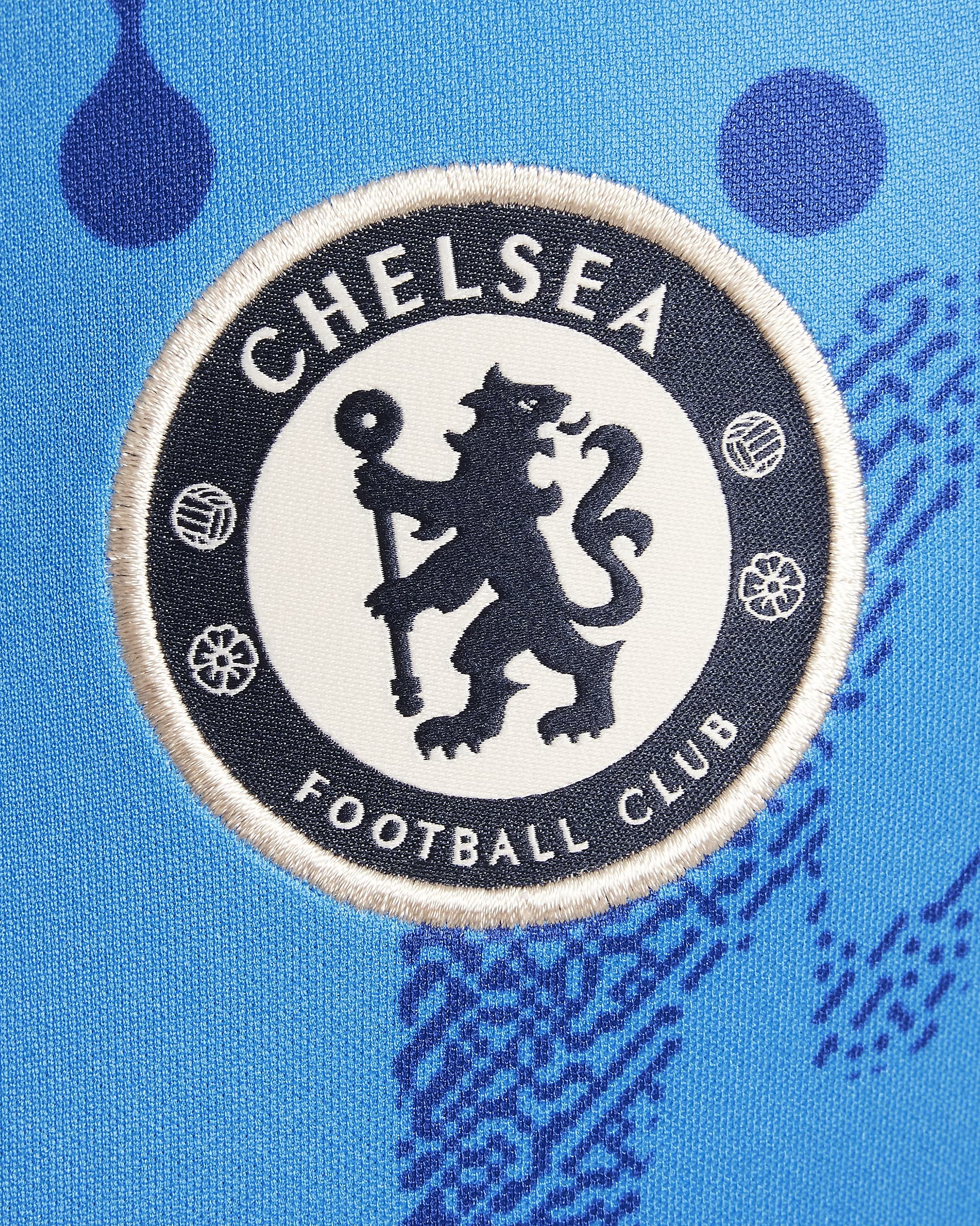 Chelsea F.C. Academy Pro Older Kids' Nike Dri-FIT Football Short-Sleeve Pre-Match Top - Light Photo Blue/Rush Blue/Guava Ice