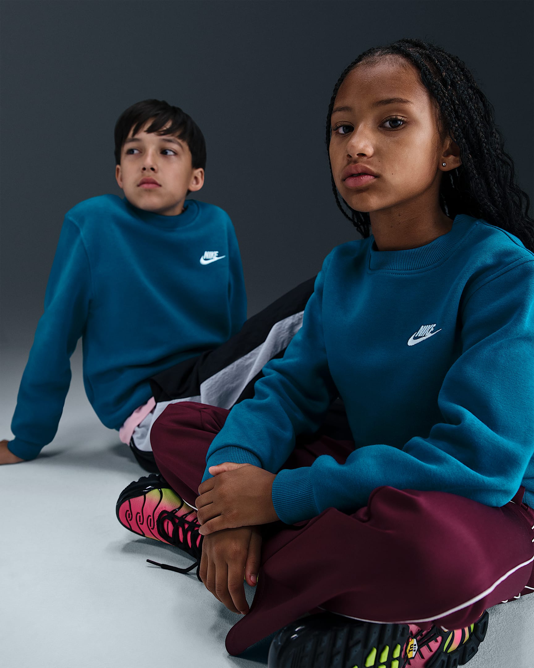 Nike Sportswear Club Fleece Big Kids' Sweatshirt - Green Abyss/White