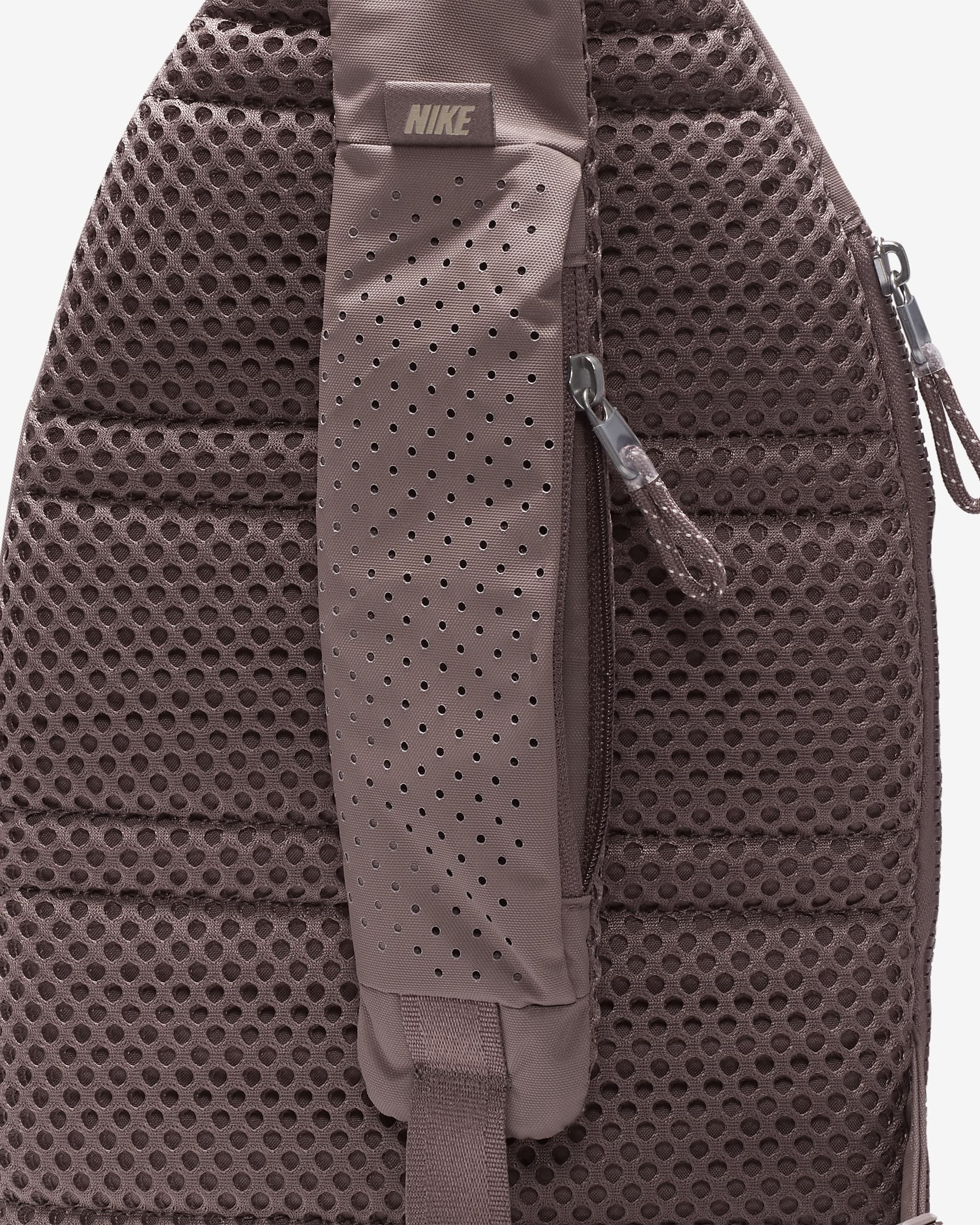 Nike Sportswear Essentials Sling Bag (8L).