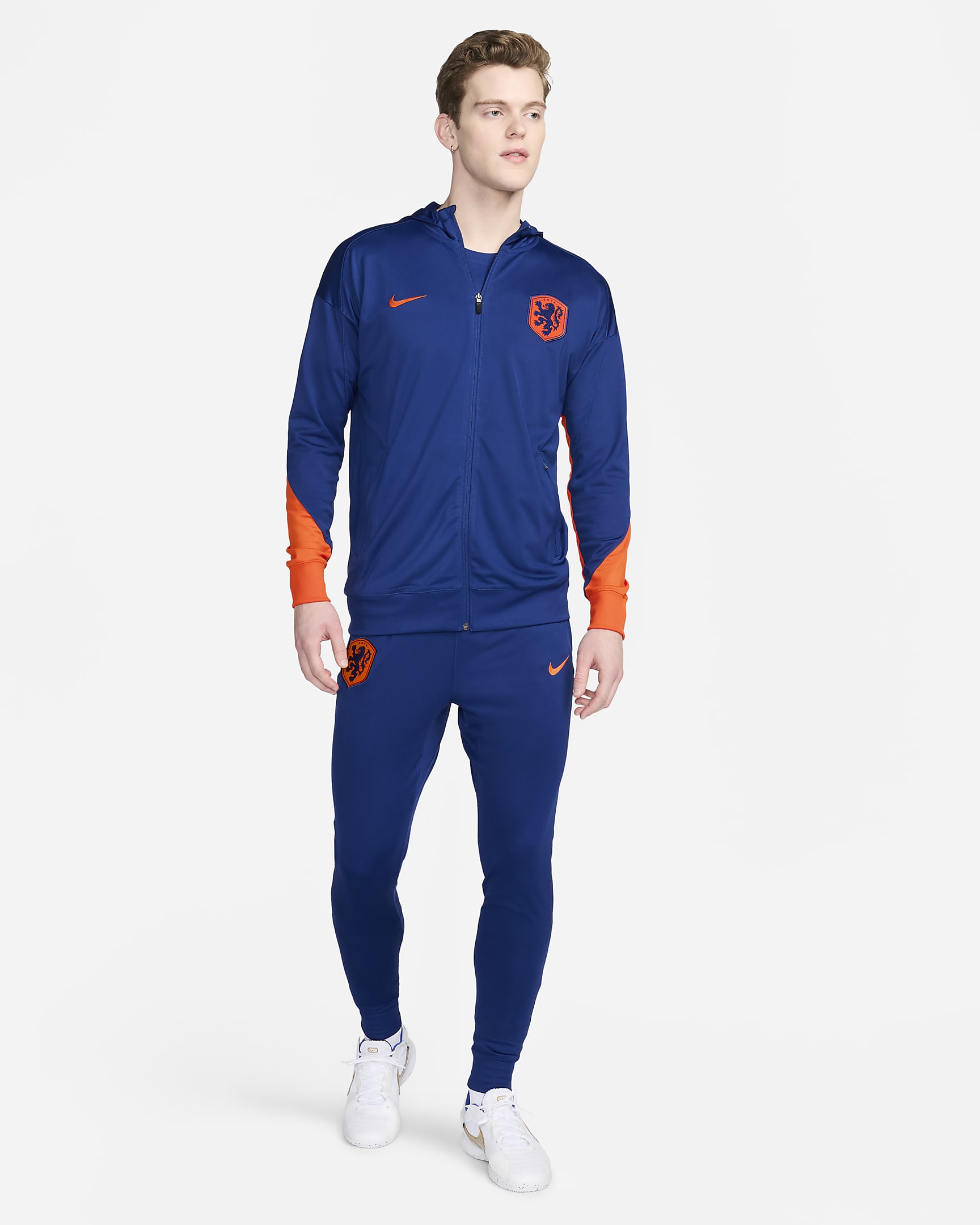 Netherlands Strike Nike Dri-FIT kapucnis, kötött férfi futballtréningruha - Deep Royal Blue/Safety Orange/Safety Orange