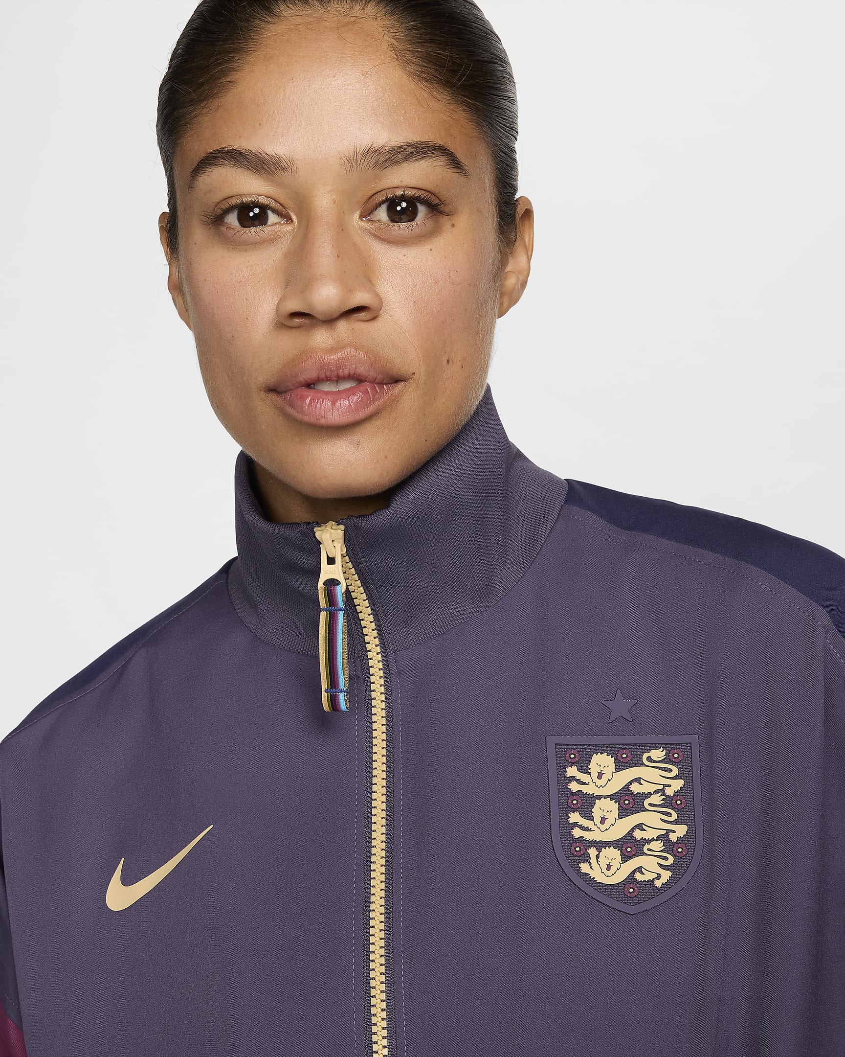 England Strike Away Nike Dri-FIT Fußballjacke für Damen - Dark Raisin/Purple Ink/Sesame