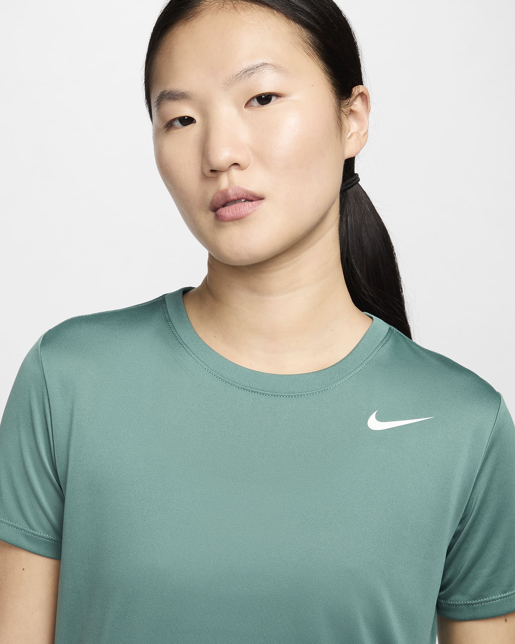 เสื้อยืดผู้หญิง Nike Dri-FIT - Bicoastal/ขาว