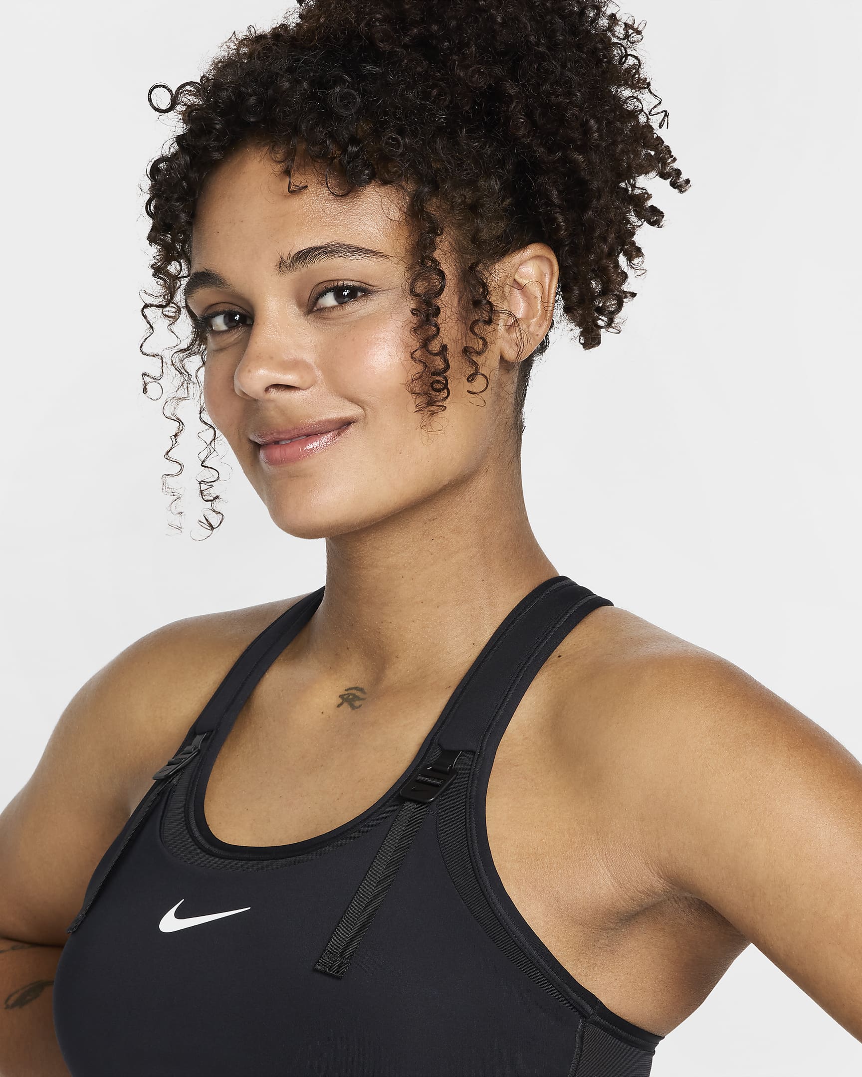 Bra deportivo compatible con la lactancia y el extractor de leche portátil para mujer Nike Swoosh (M) (Maternidad) - Negro/Negro/Blanco