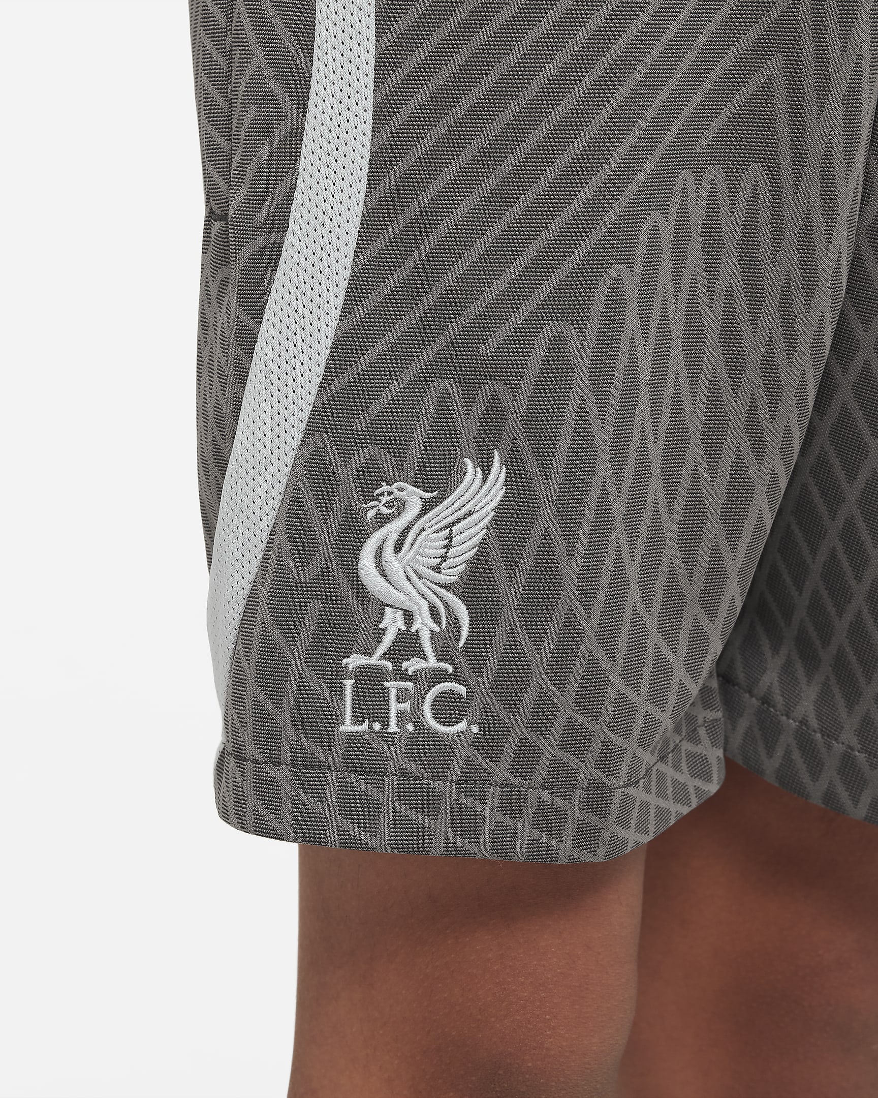 Liverpool F.C. Strike Older Kids' Nike Dri-FIT Football Shorts - Anthracite/Wolf Grey/Wolf Grey