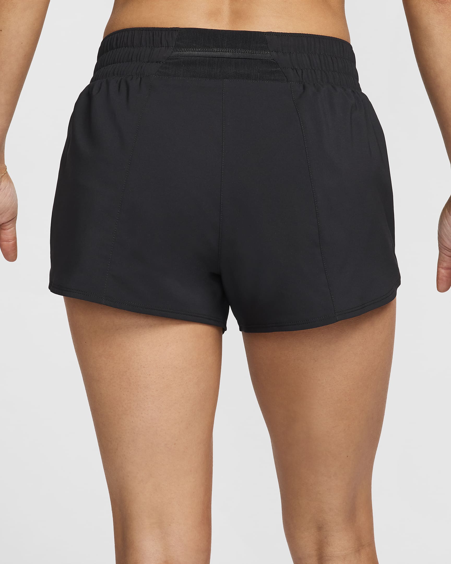 Shorts Dri-FIT a vita media con slip foderati e grafica Nike One – Donna - Nero/Bianco