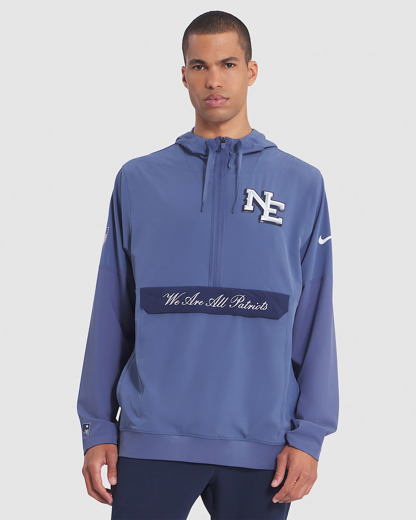 Chamarra Nike de la NFL con gorro de medio cierre para hombre New England Patriots Rivalries Collection Sideline Anorak - Azul