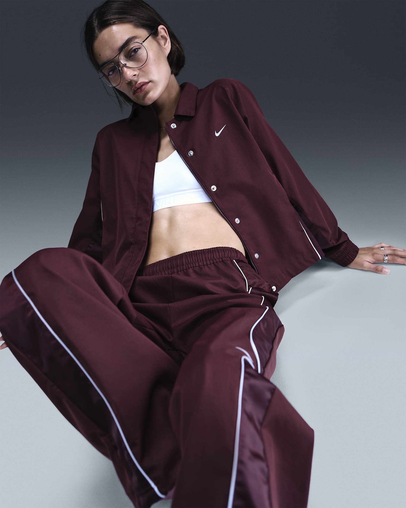 Nike Sportswear Damenjacke aus Webmaterial - Burgundy Crush/Burgundy Crush