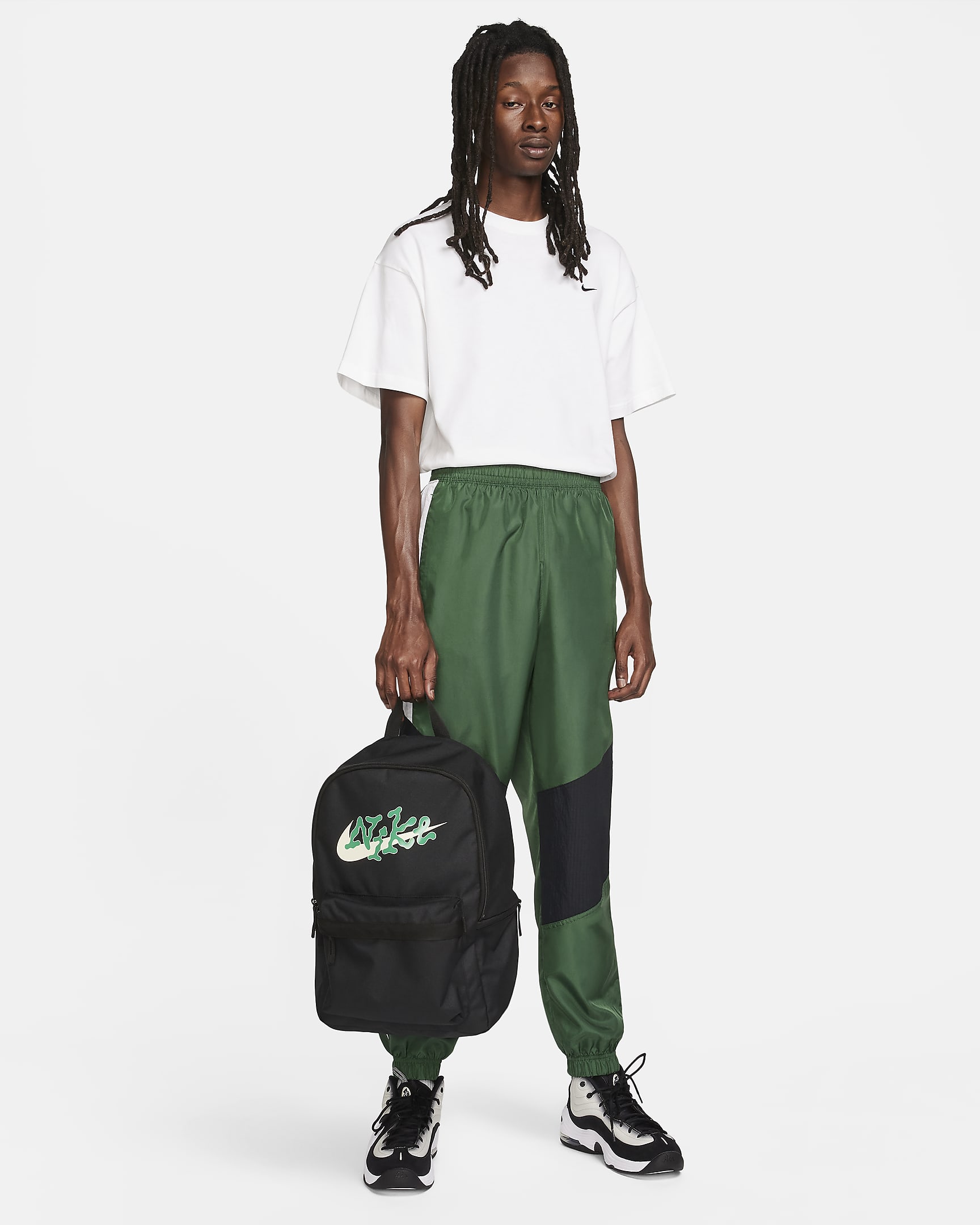 Nike Heritage Backpack (25L) - Black/Black/Stadium Green