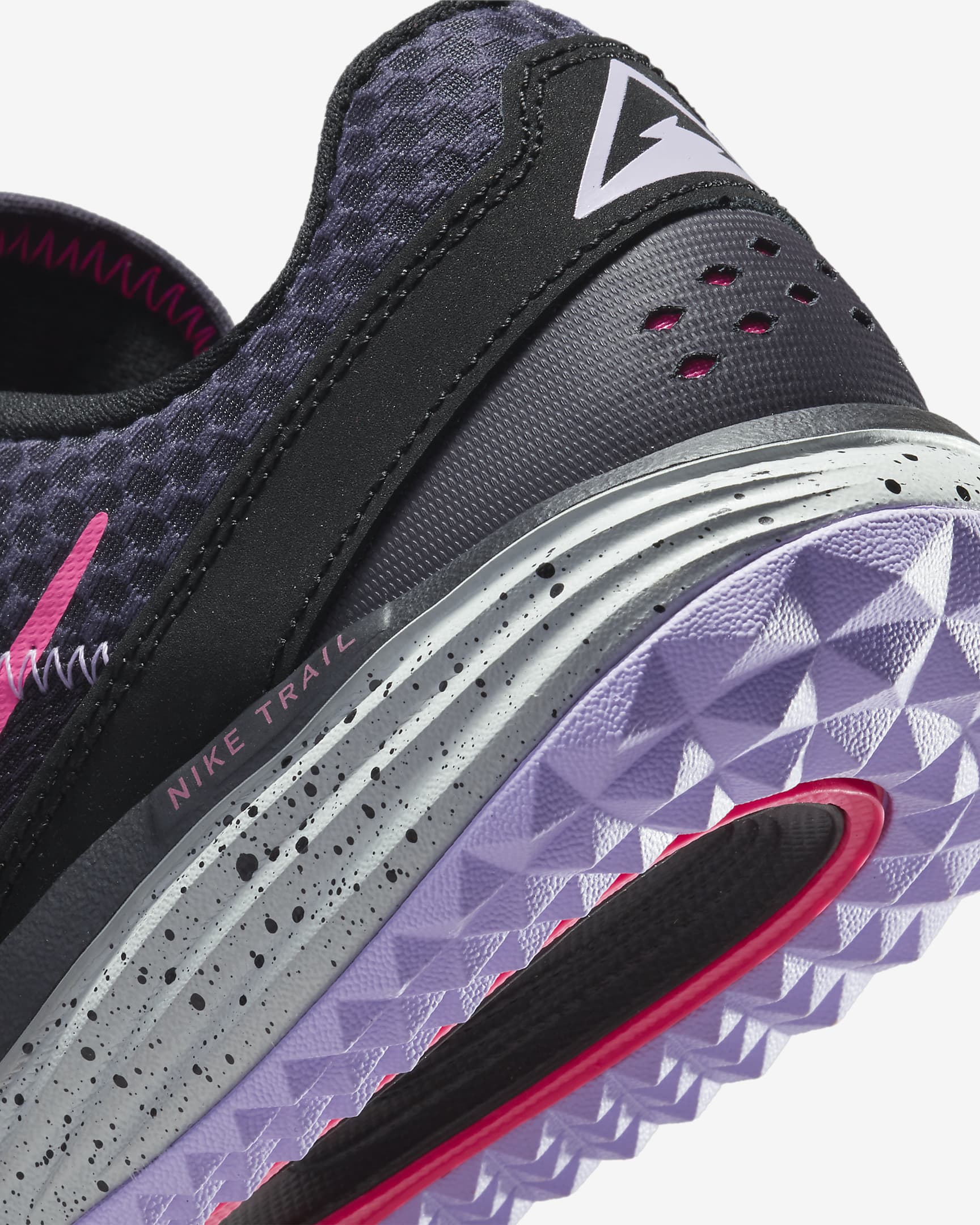 Nike Juniper Trail Women's Trail Running Shoes. Nike LU