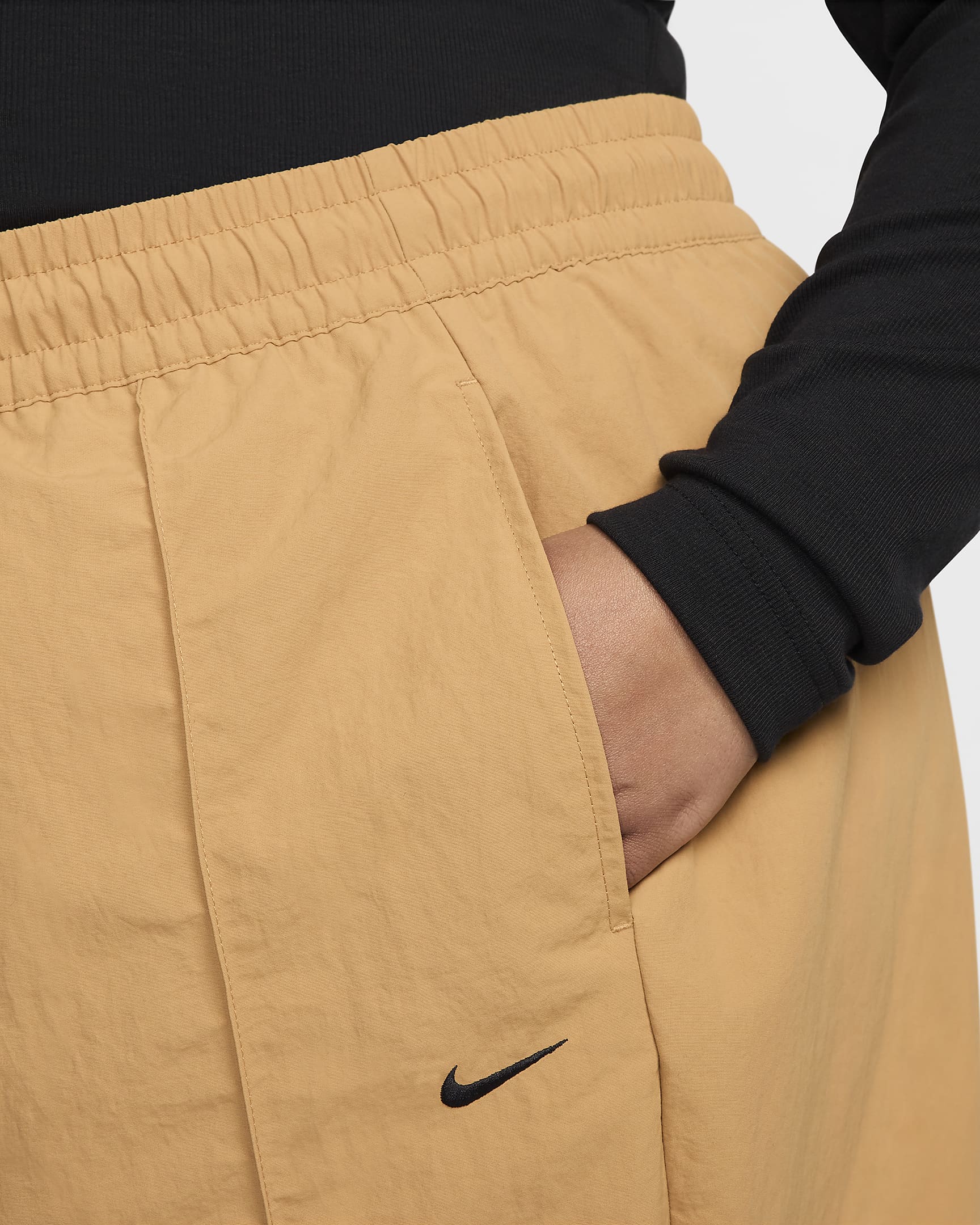 Pants de tiro medio con dobladillo abierto para mujer (talla grande) Nike Sportswear Everything Wovens - Lino/Negro